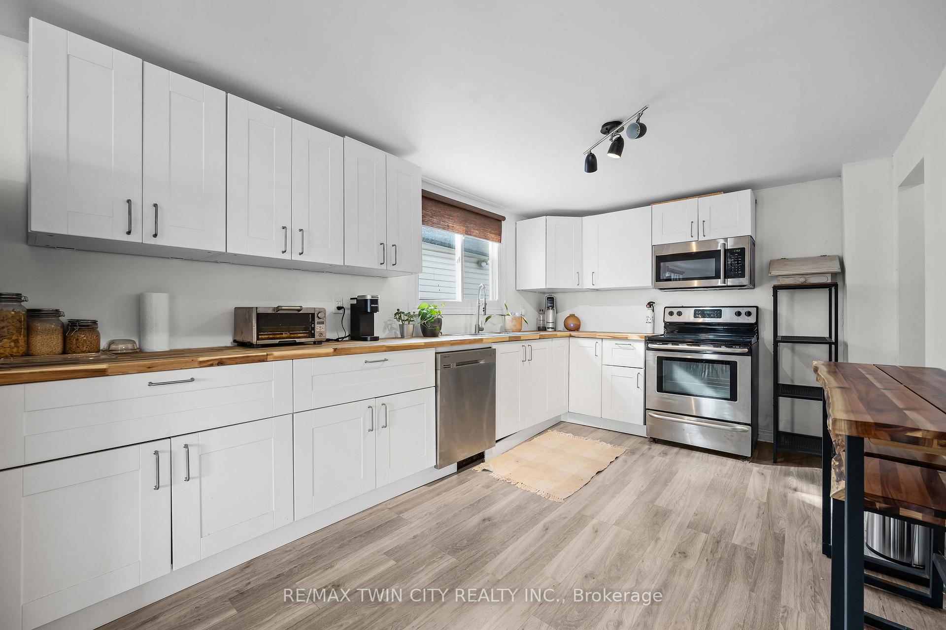 Photo 8 of 727 Tate Avenue, Hamilton, Parkview — HOMEH