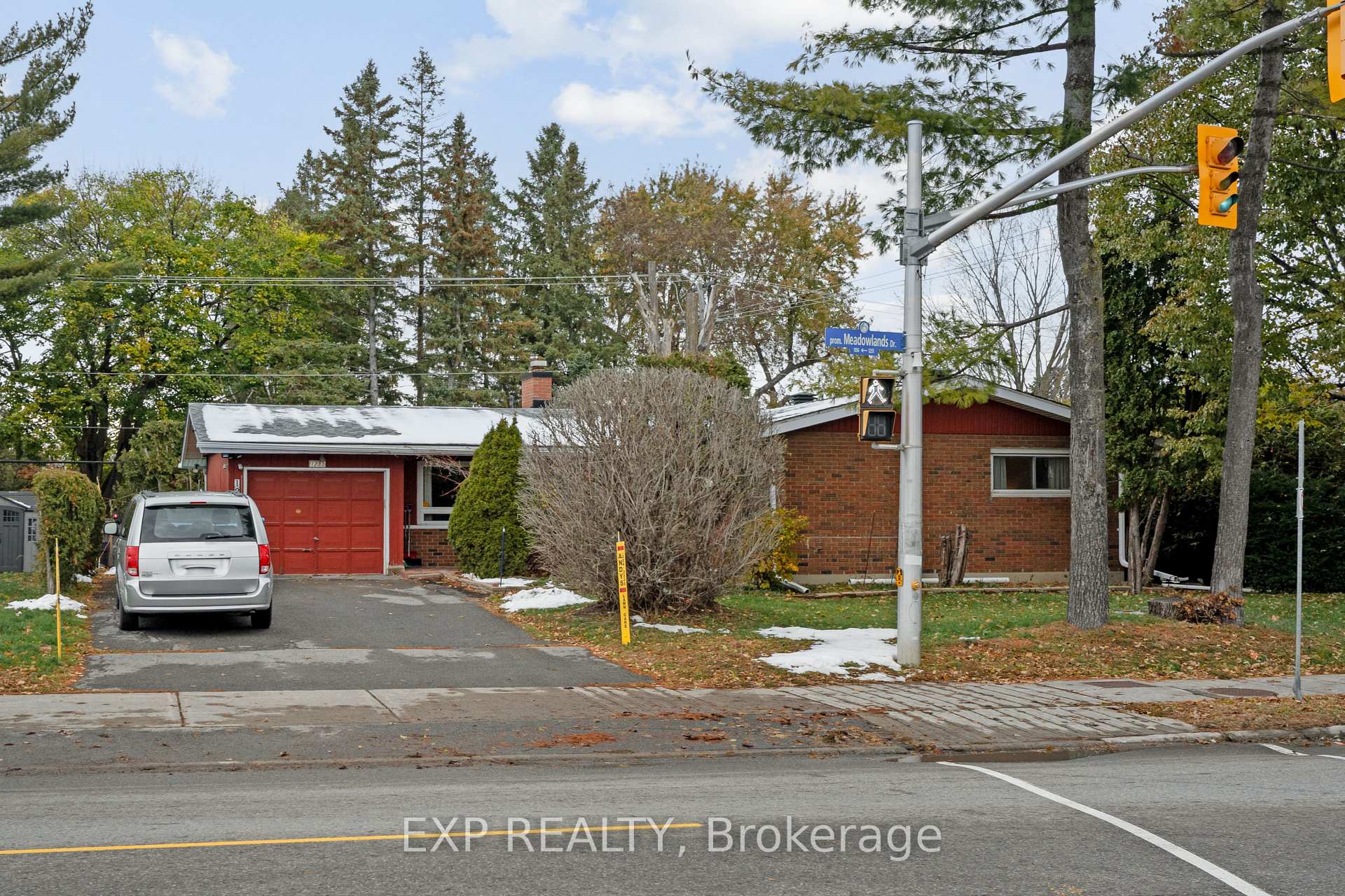 Photo 1 of 1233 Meadowlands Drive E, Ottawa, City View/Skyline/Fisher Heights/Parkwood Hills — HOMEH