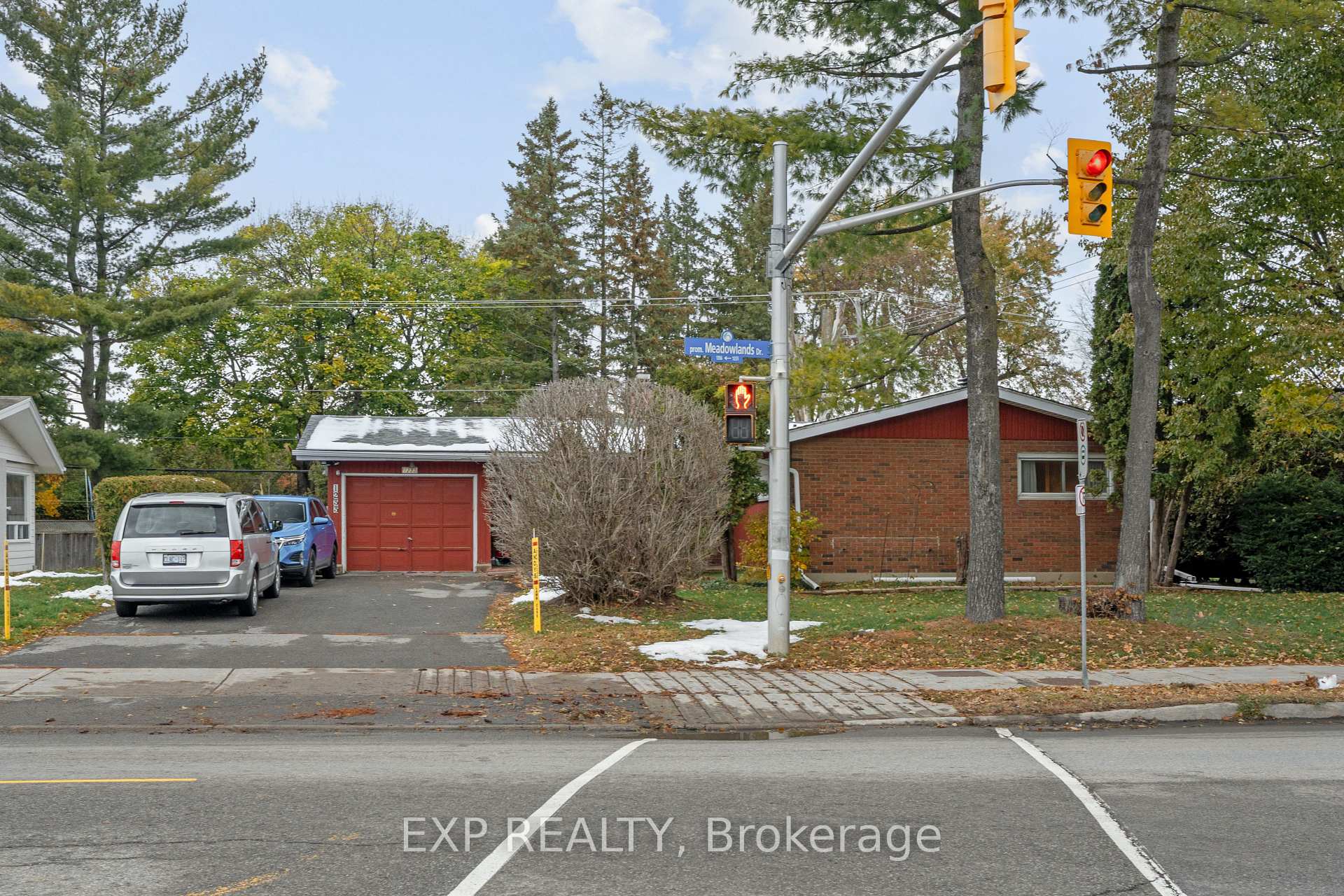 Photo 2 of 1233 Meadowlands Drive E, Ottawa, City View/Skyline/Fisher Heights/Parkwood Hills — HOMEH