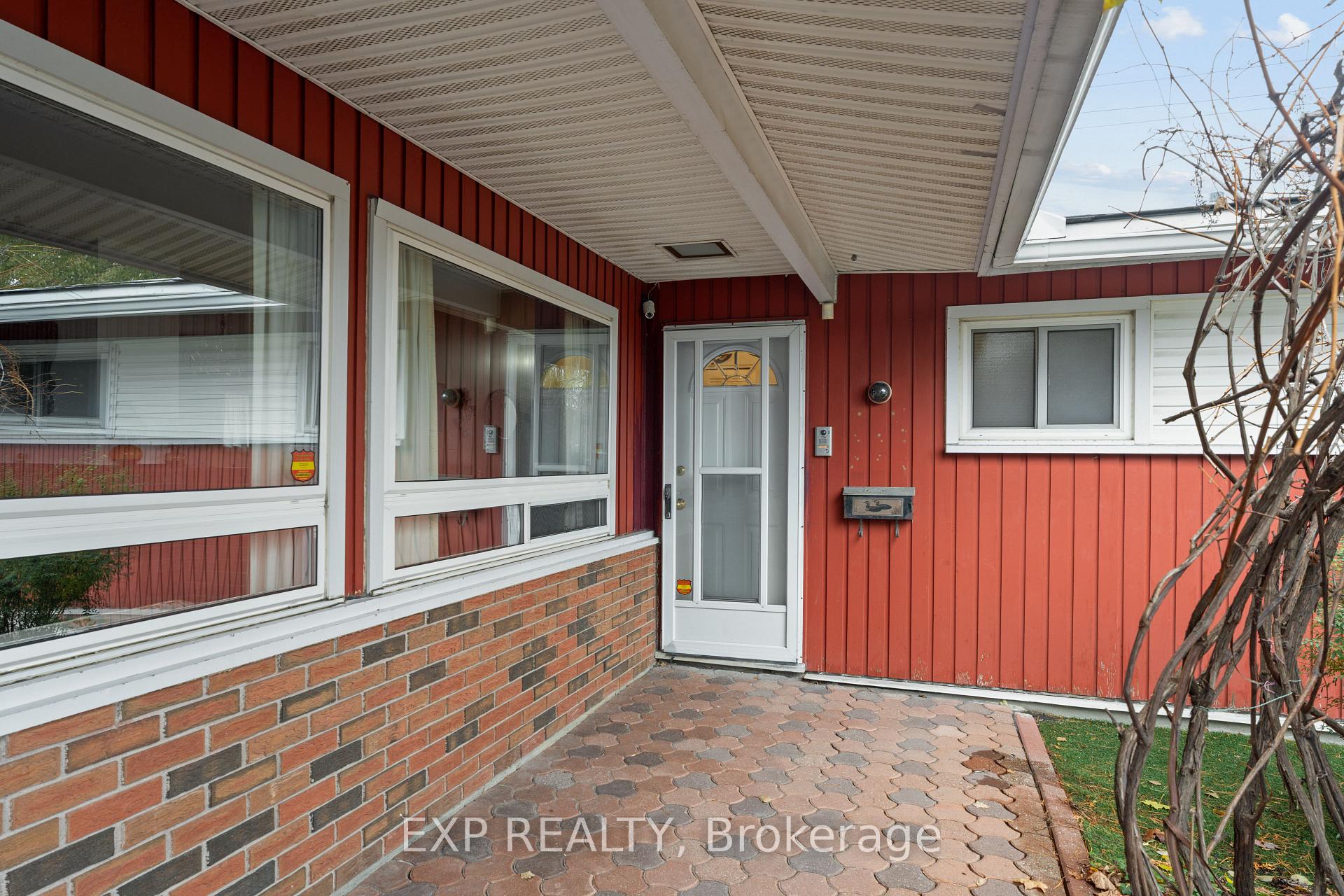 Photo 3 of 1233 Meadowlands Drive E, Ottawa, City View/Skyline/Fisher Heights/Parkwood Hills — HOMEH