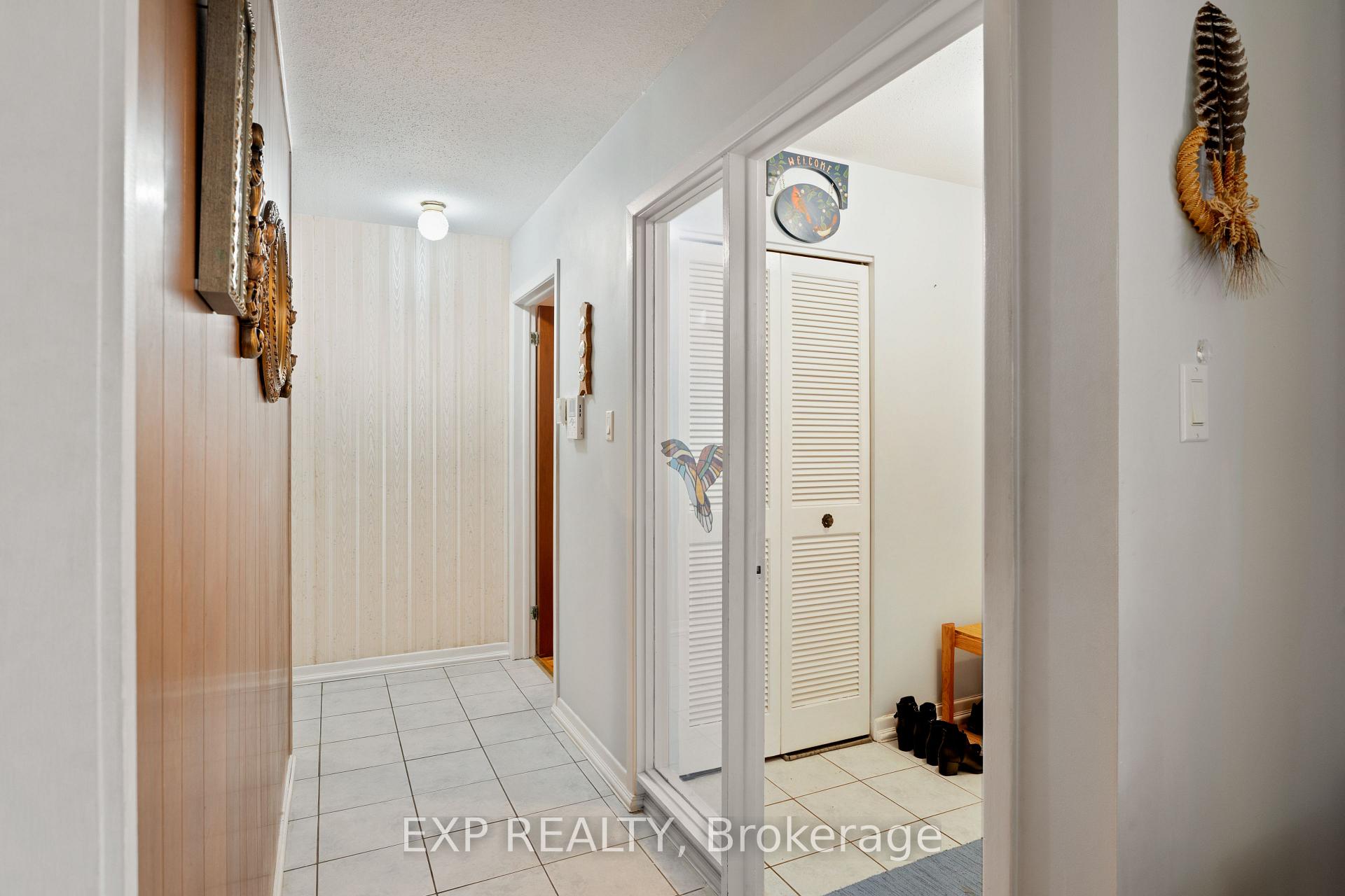 Photo 10 of 1233 Meadowlands Drive E, Ottawa, City View/Skyline/Fisher Heights/Parkwood Hills — HOMEH