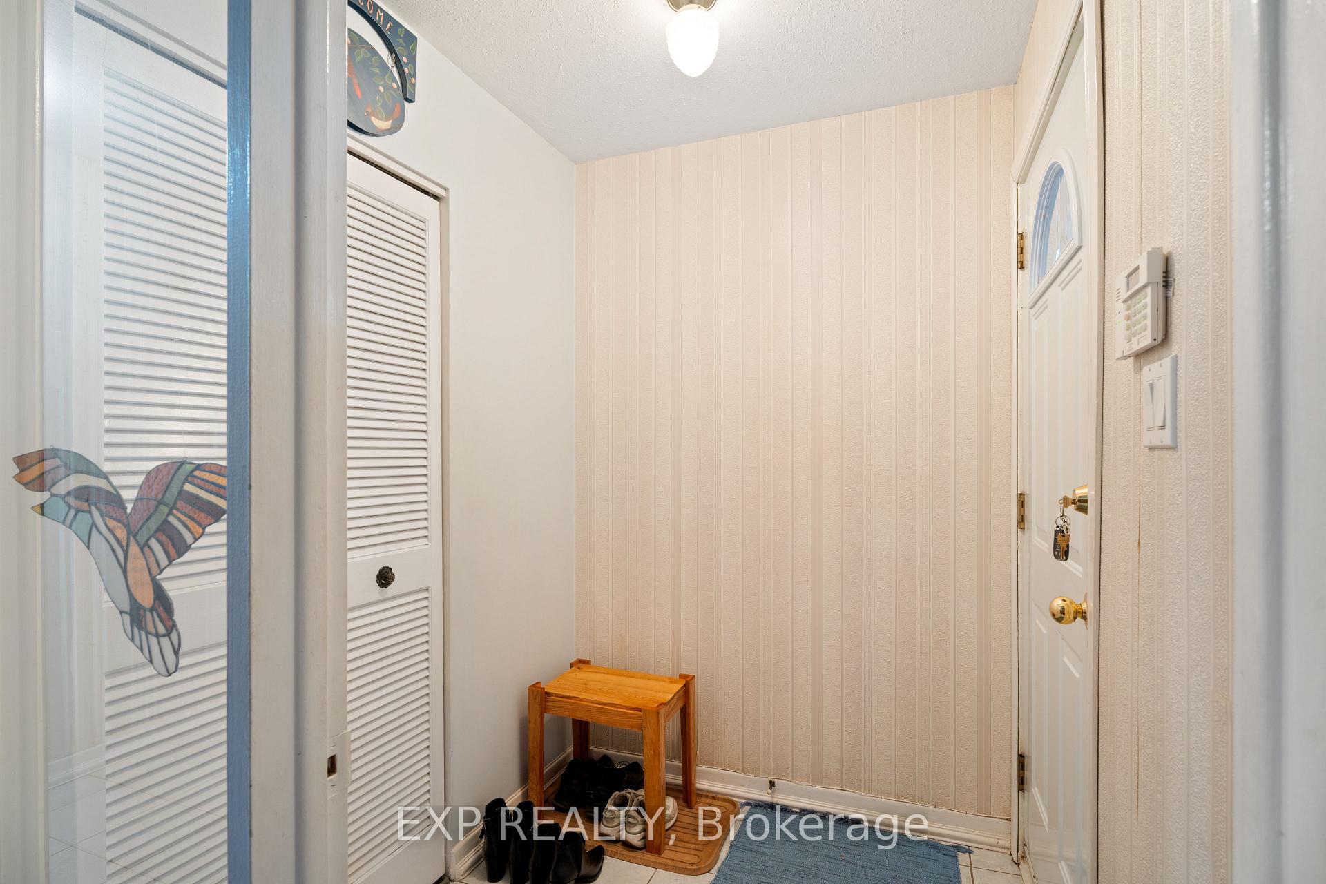 Photo 4 of 1233 Meadowlands Drive E, Ottawa, City View/Skyline/Fisher Heights/Parkwood Hills — HOMEH