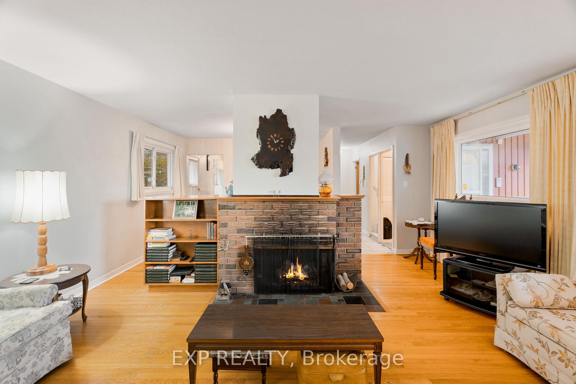 Photo 5 of 1233 Meadowlands Drive E, Ottawa, City View/Skyline/Fisher Heights/Parkwood Hills — HOMEH