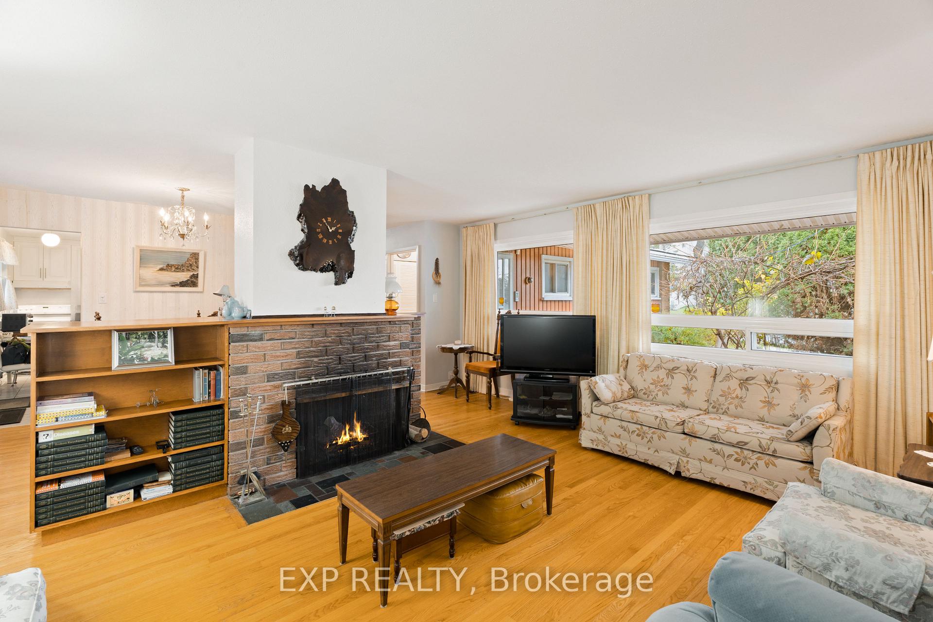 Photo 16 of 1233 Meadowlands Drive E, Ottawa, City View/Skyline/Fisher Heights/Parkwood Hills — HOMEH
