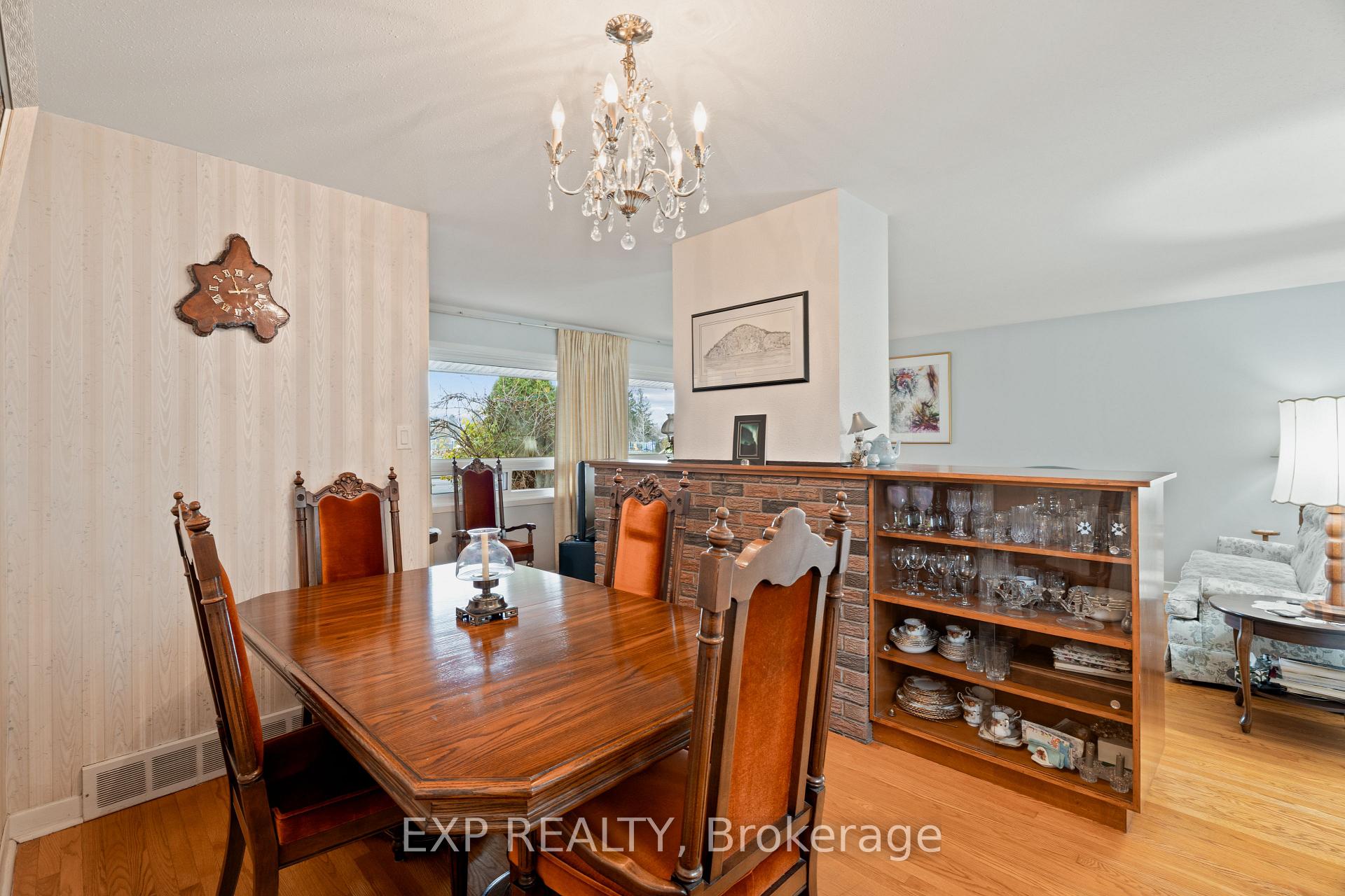Photo 13 of 1233 Meadowlands Drive E, Ottawa, City View/Skyline/Fisher Heights/Parkwood Hills — HOMEH