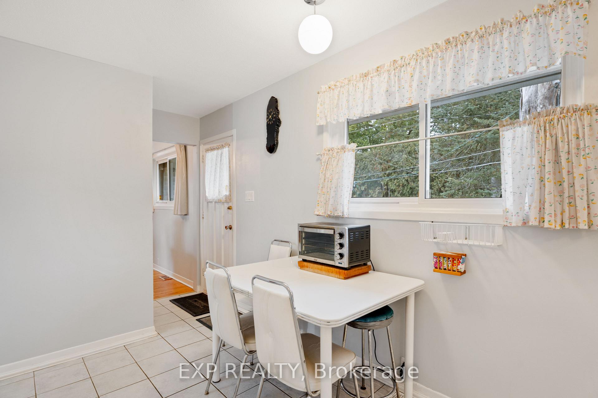 Photo 19 of 1233 Meadowlands Drive E, Ottawa, City View/Skyline/Fisher Heights/Parkwood Hills — HOMEH