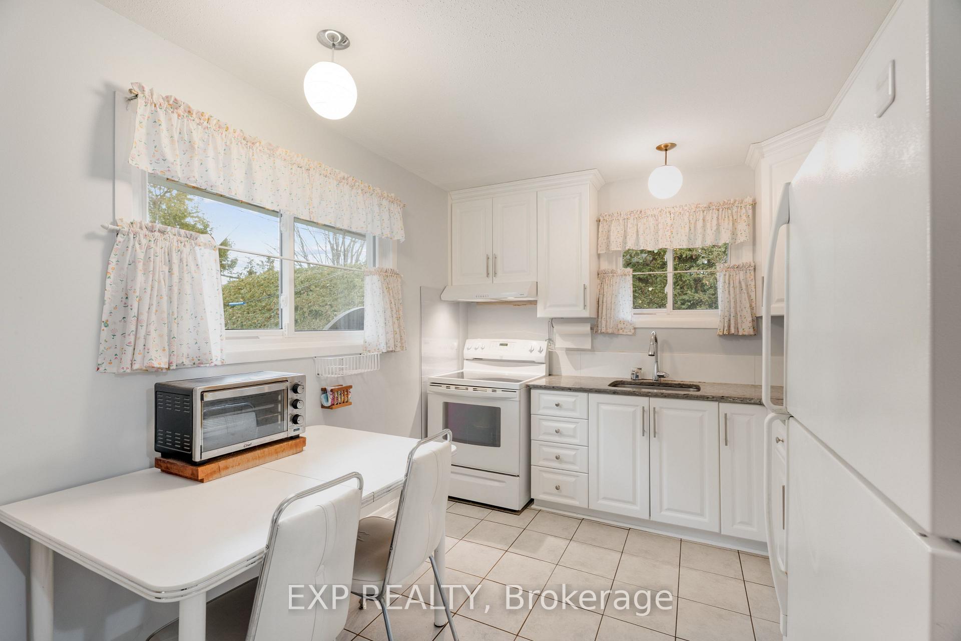 Photo 17 of 1233 Meadowlands Drive E, Ottawa, City View/Skyline/Fisher Heights/Parkwood Hills — HOMEH