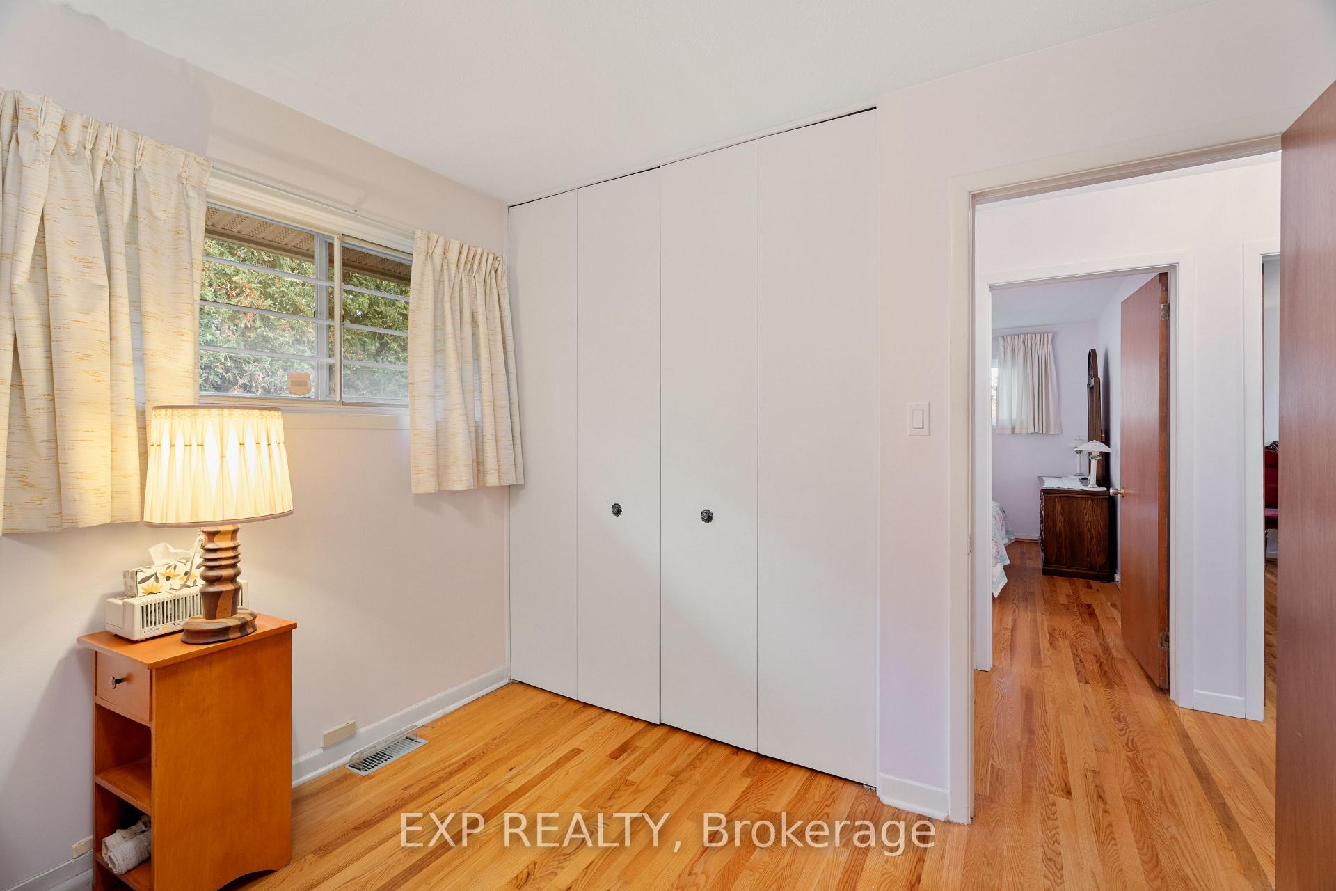 Photo 22 of 1233 Meadowlands Drive E, Ottawa, City View/Skyline/Fisher Heights/Parkwood Hills — HOMEH