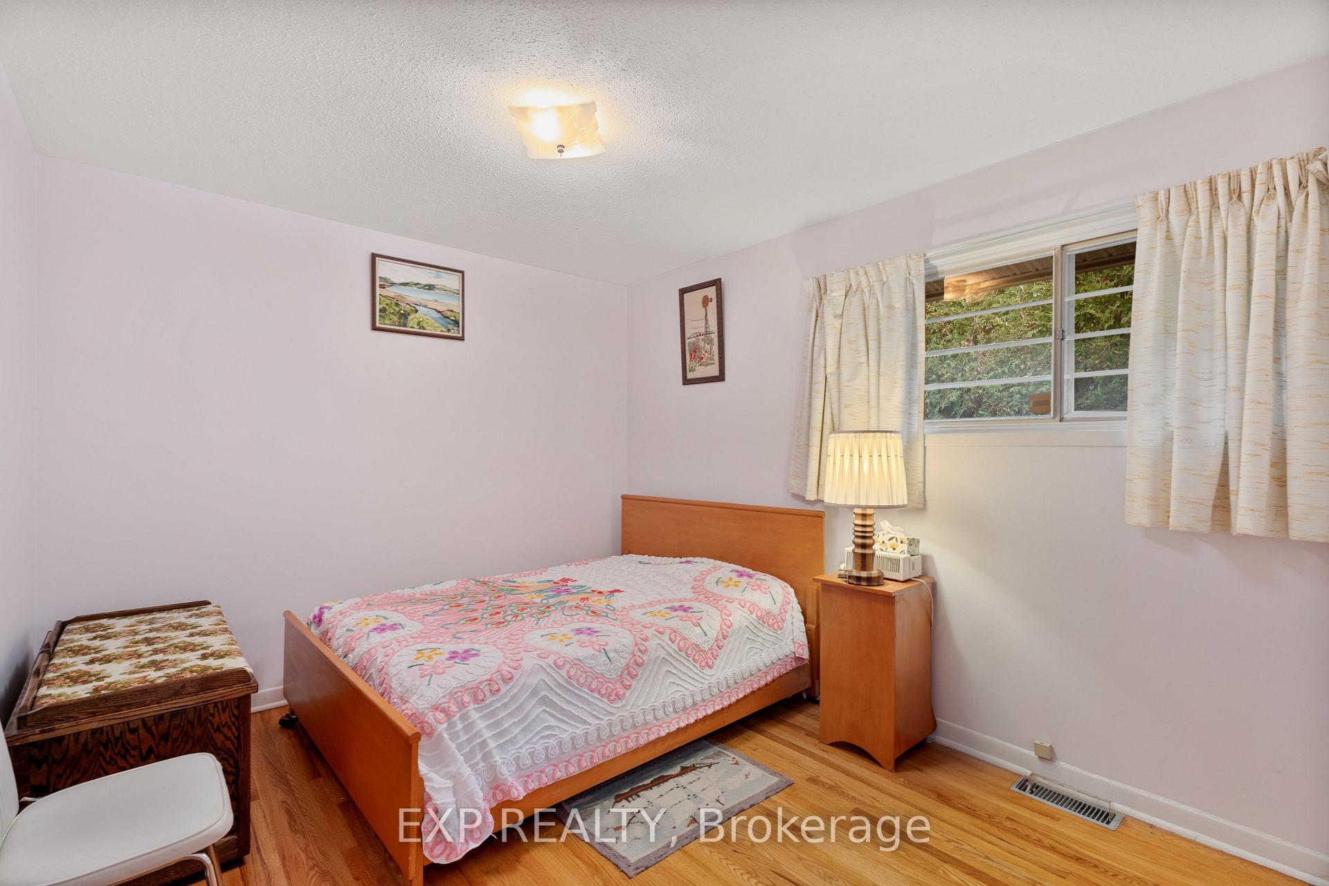 Photo 21 of 1233 Meadowlands Drive E, Ottawa, City View/Skyline/Fisher Heights/Parkwood Hills — HOMEH