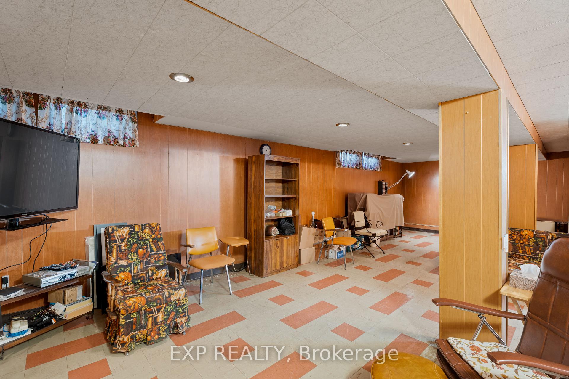 Photo 44 of 1233 Meadowlands Drive E, Ottawa, City View/Skyline/Fisher Heights/Parkwood Hills — HOMEH