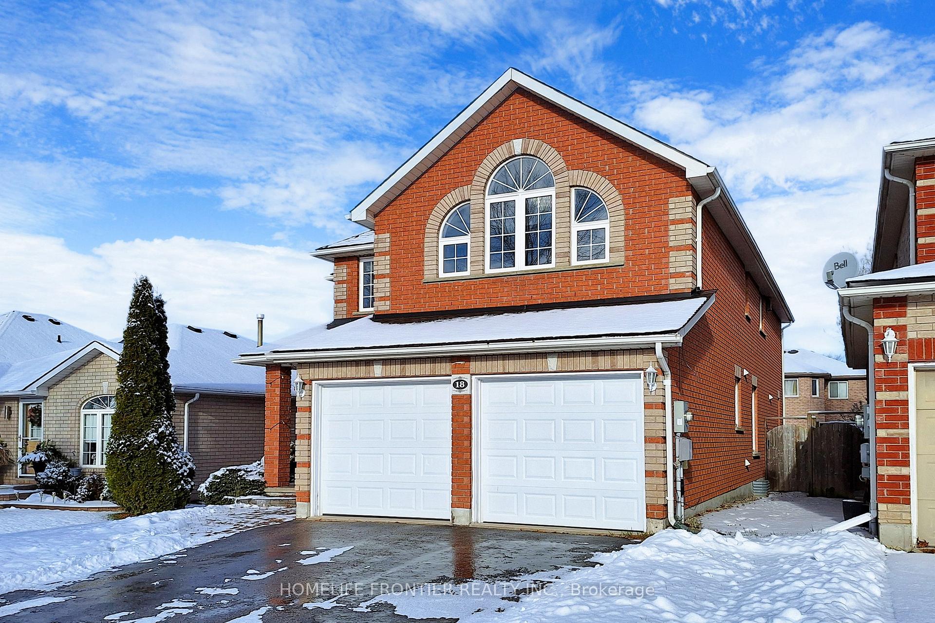 Photo 3 of 18 Benjamin Lane, Barrie, Painswick South — HOMEH