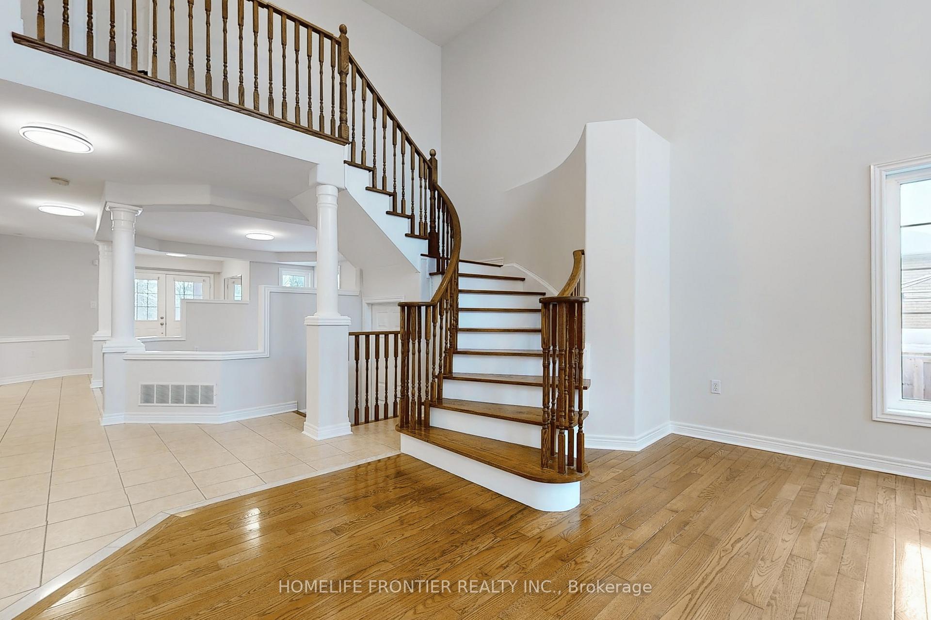 Photo 21 of 18 Benjamin Lane, Barrie, Painswick South — HOMEH