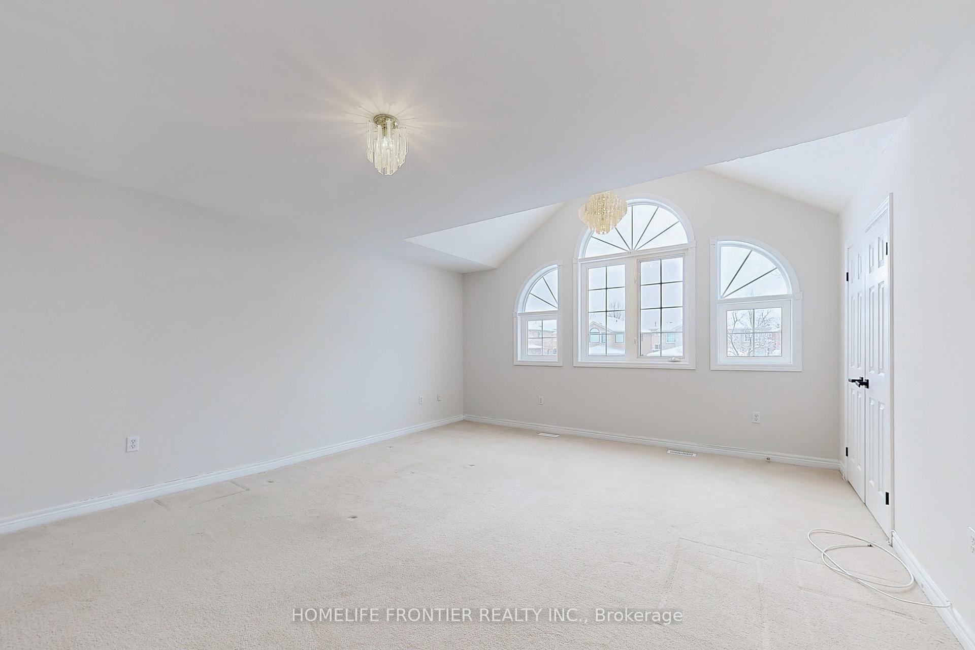 Photo 23 of 18 Benjamin Lane, Barrie, Painswick South — HOMEH