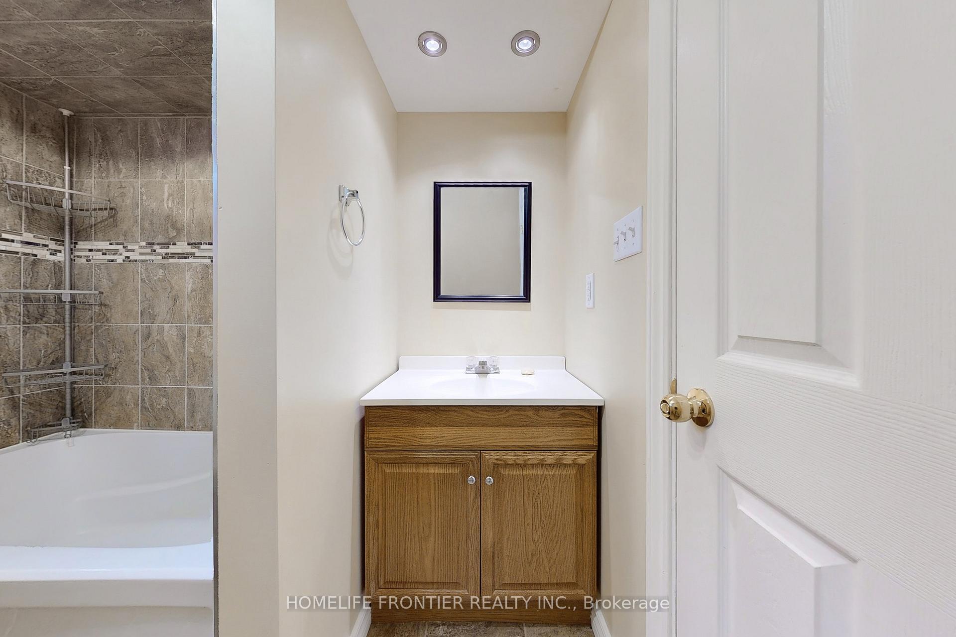 Photo 34 of 18 Benjamin Lane, Barrie, Painswick South — HOMEH