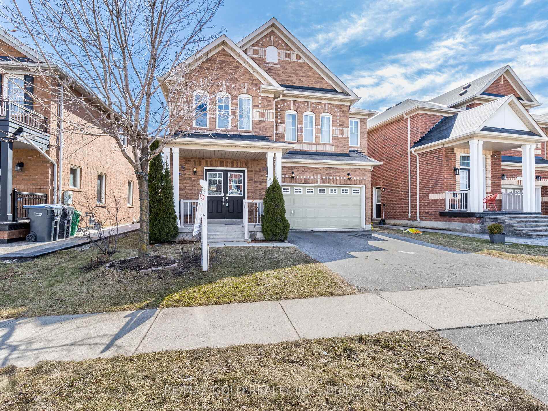 Photo 2 of 221 Valleyway Drive, Brampton, Credit Valley — HOMEH