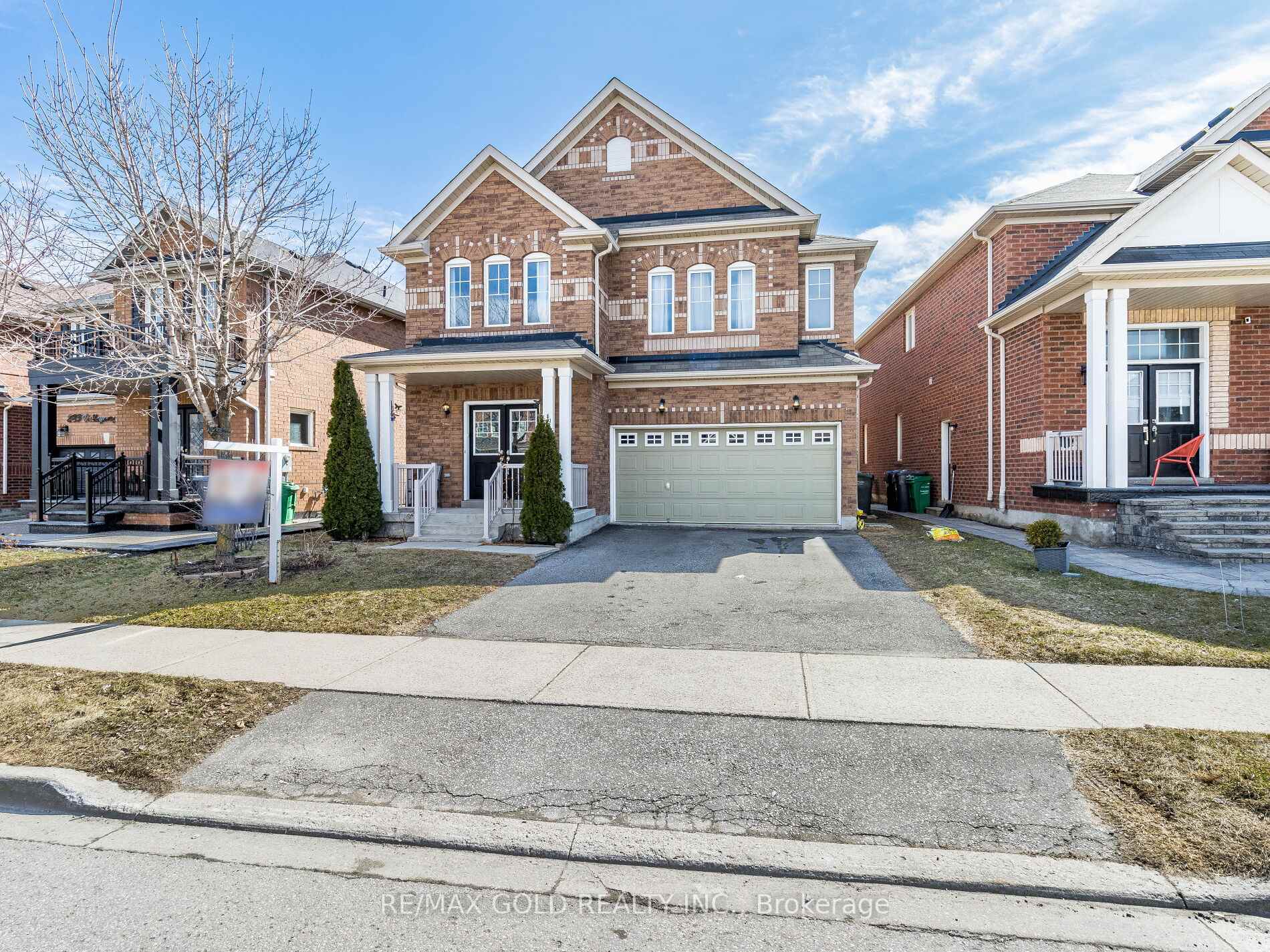 Photo 3 of 221 Valleyway Drive, Brampton, Credit Valley — HOMEH