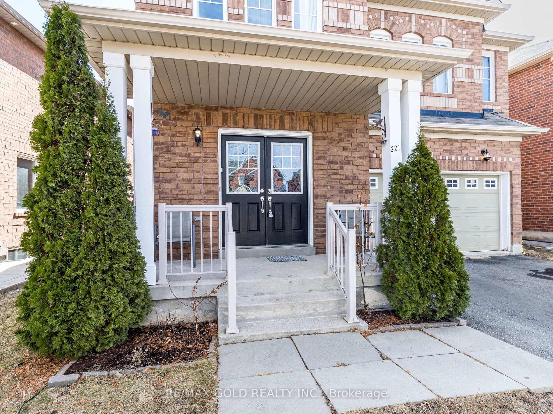Photo 4 of 221 Valleyway Drive, Brampton, Credit Valley — HOMEH