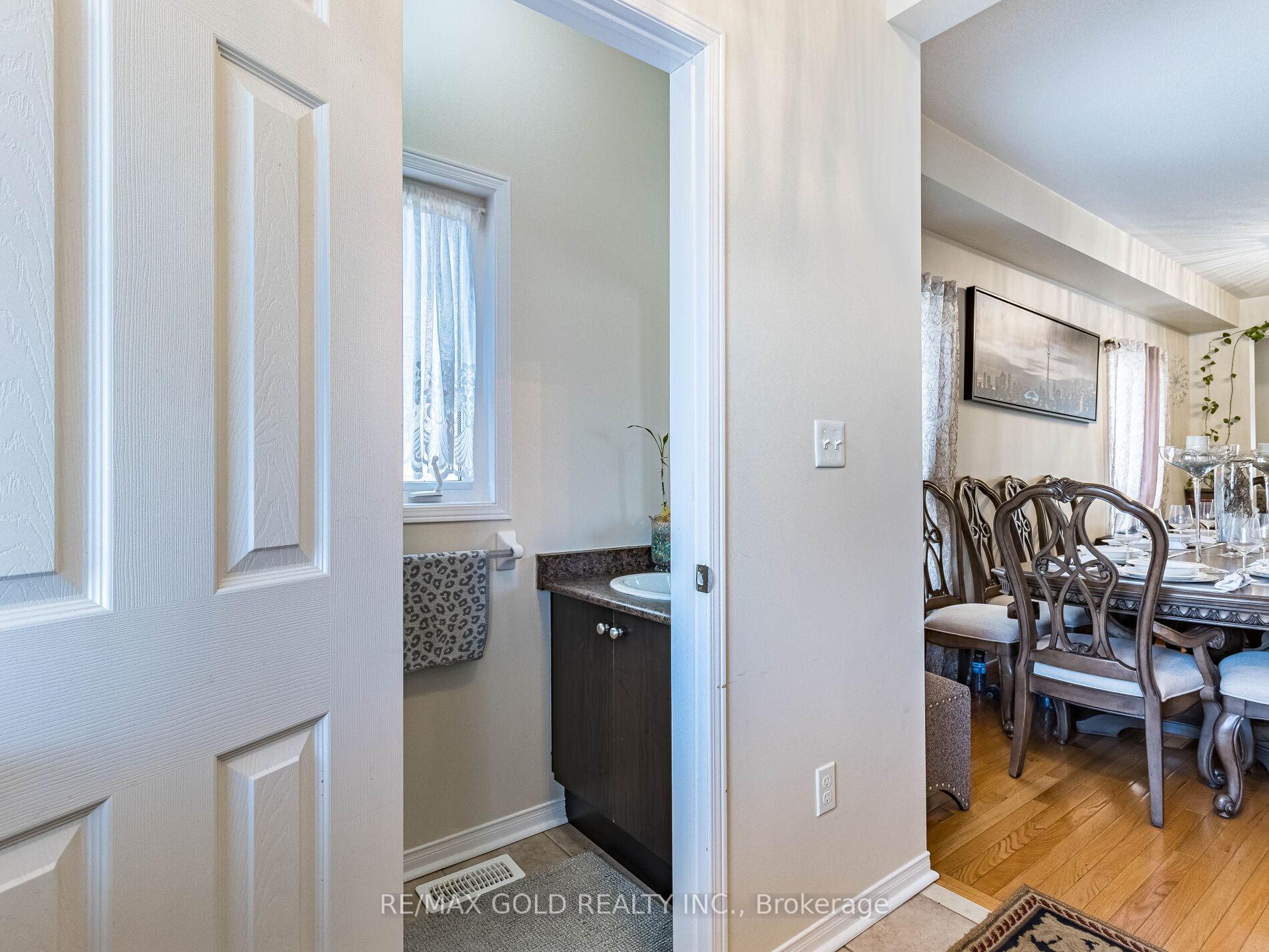 Photo 7 of 221 Valleyway Drive, Brampton, Credit Valley — HOMEH