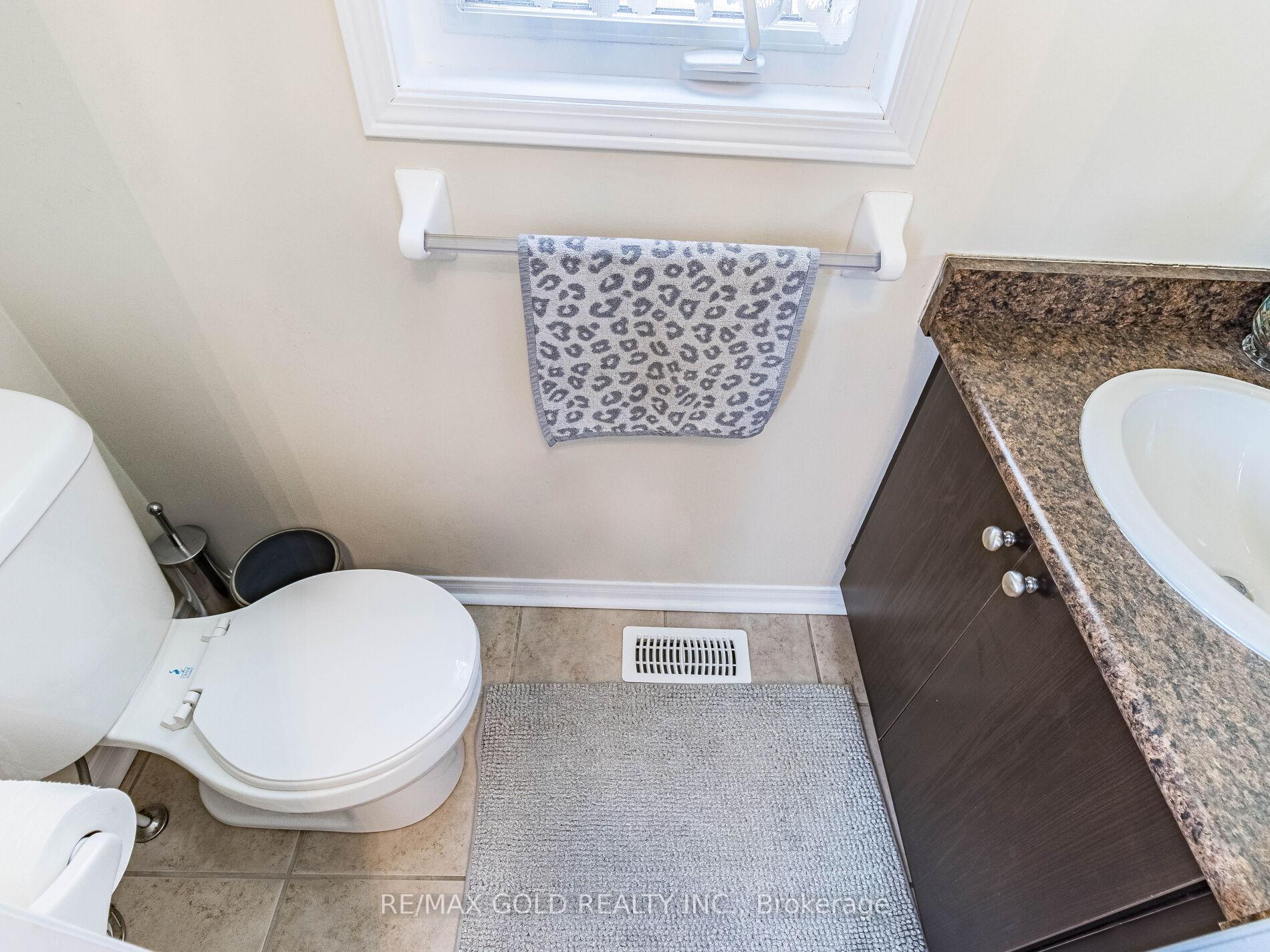 Photo 8 of 221 Valleyway Drive, Brampton, Credit Valley — HOMEH