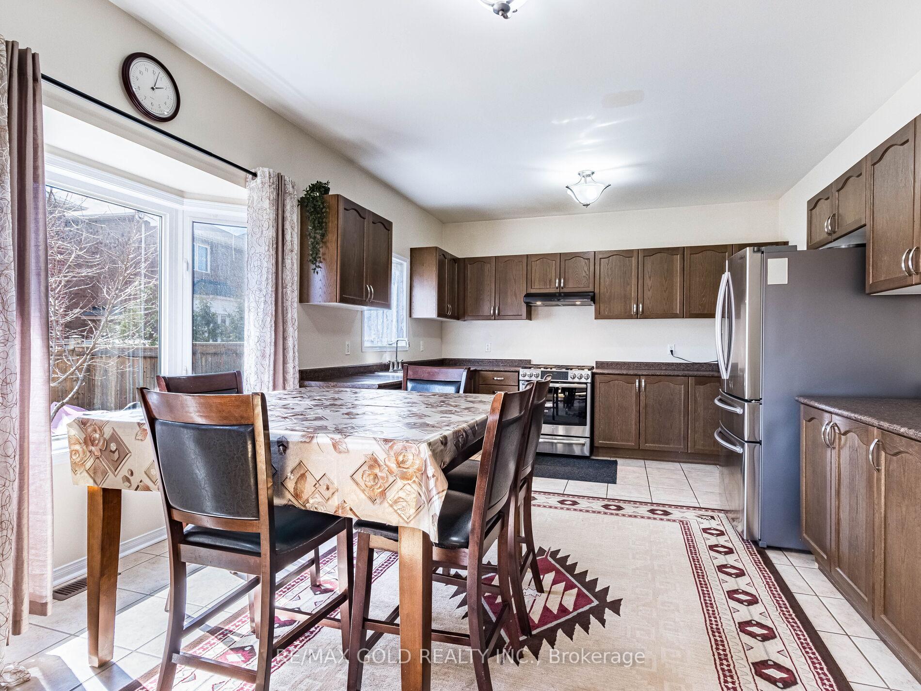 Photo 17 of 221 Valleyway Drive, Brampton, Credit Valley — HOMEH