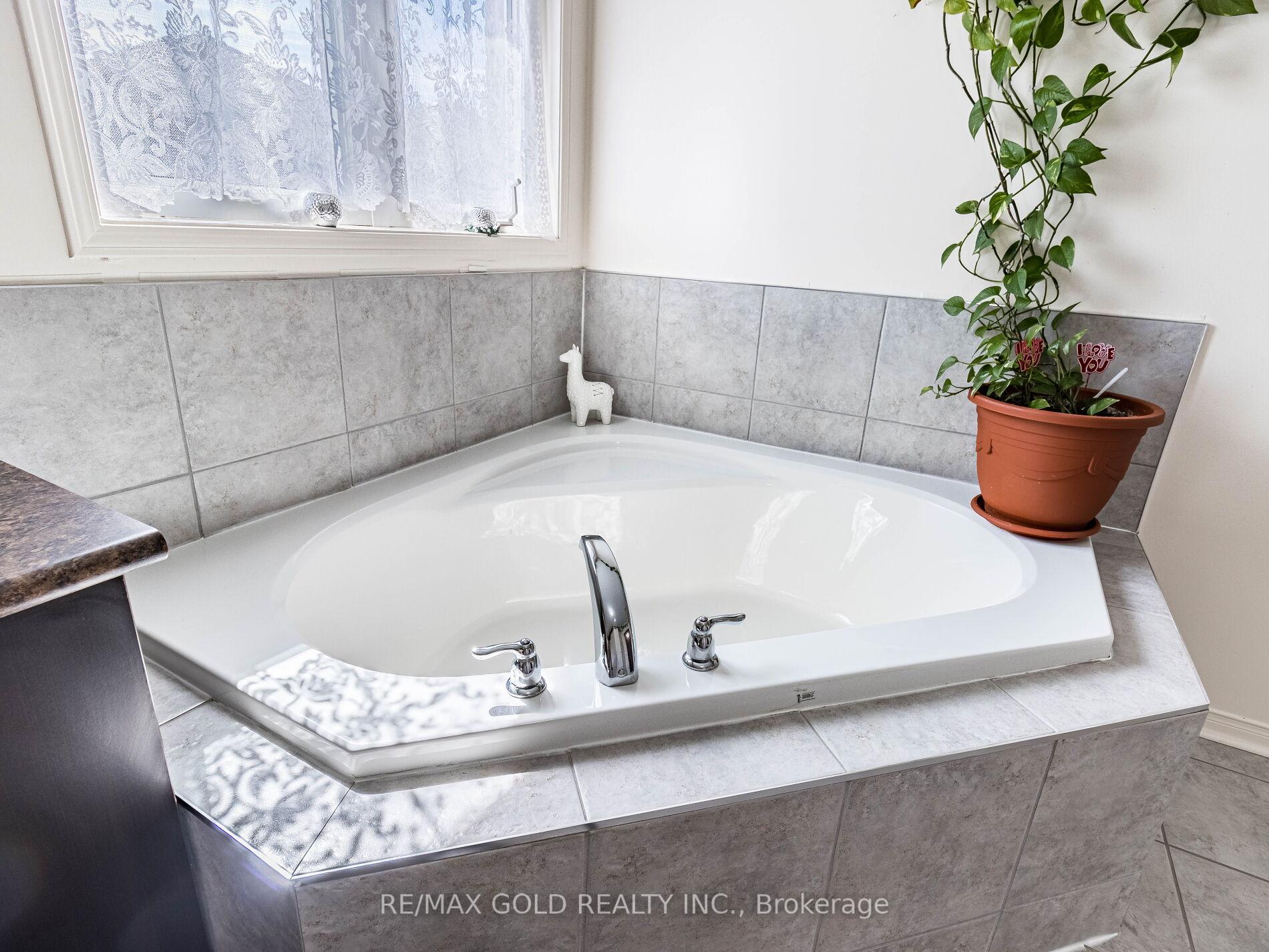 Photo 40 of 221 Valleyway Drive, Brampton, Credit Valley — HOMEH