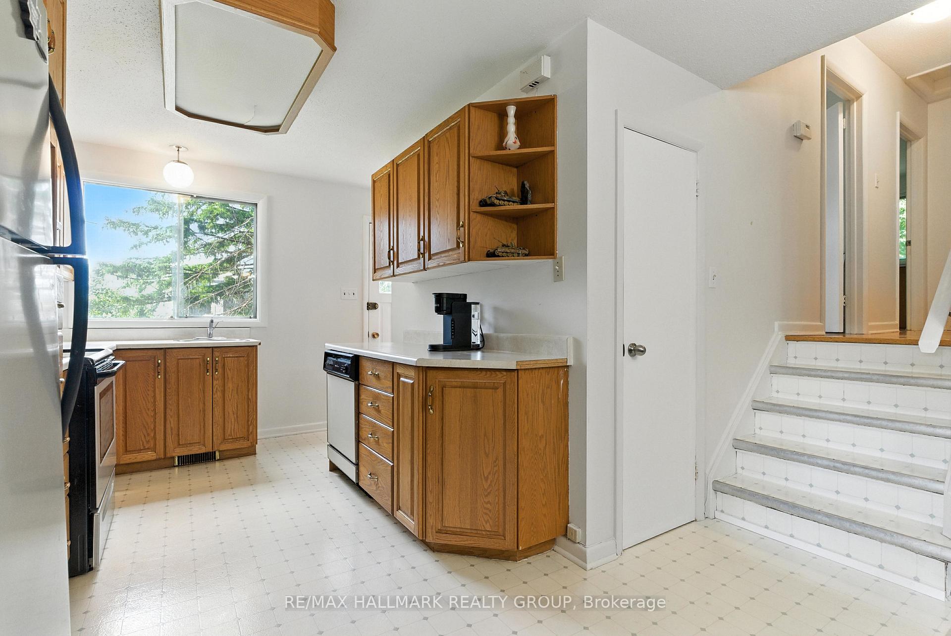 Photo 13 of 1127 Maitland Avenue, Ottawa, Copeland Park — HOMEH