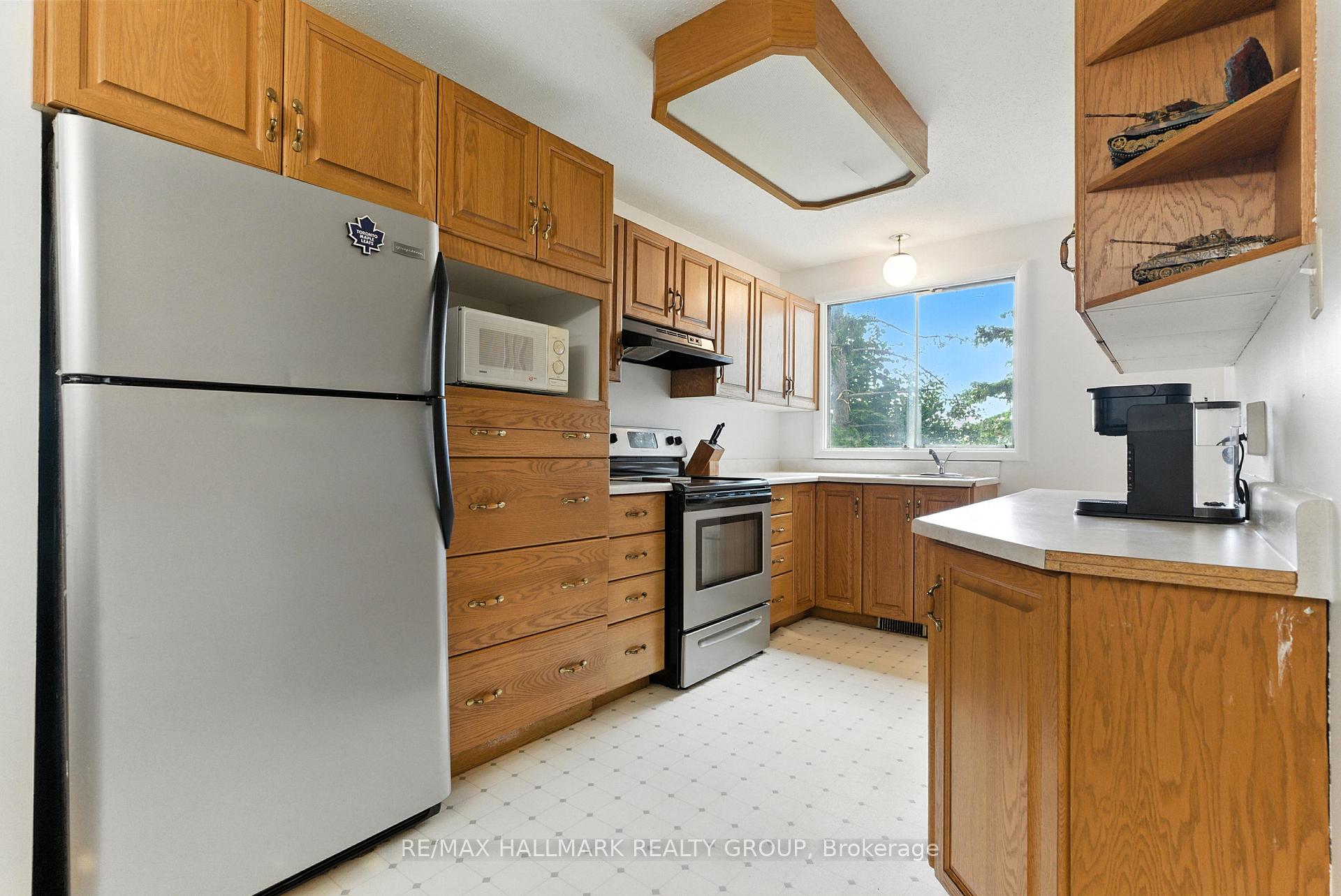 Photo 14 of 1127 Maitland Avenue, Ottawa, Copeland Park — HOMEH