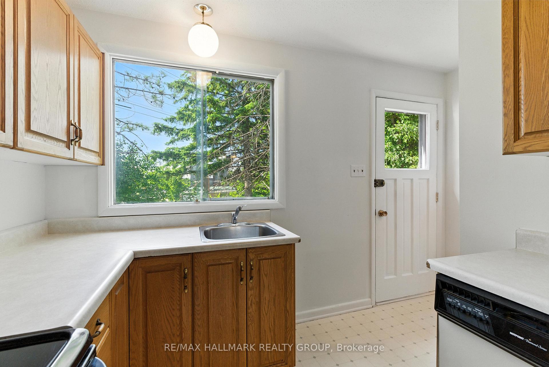 Photo 15 of 1127 Maitland Avenue, Ottawa, Copeland Park — HOMEH