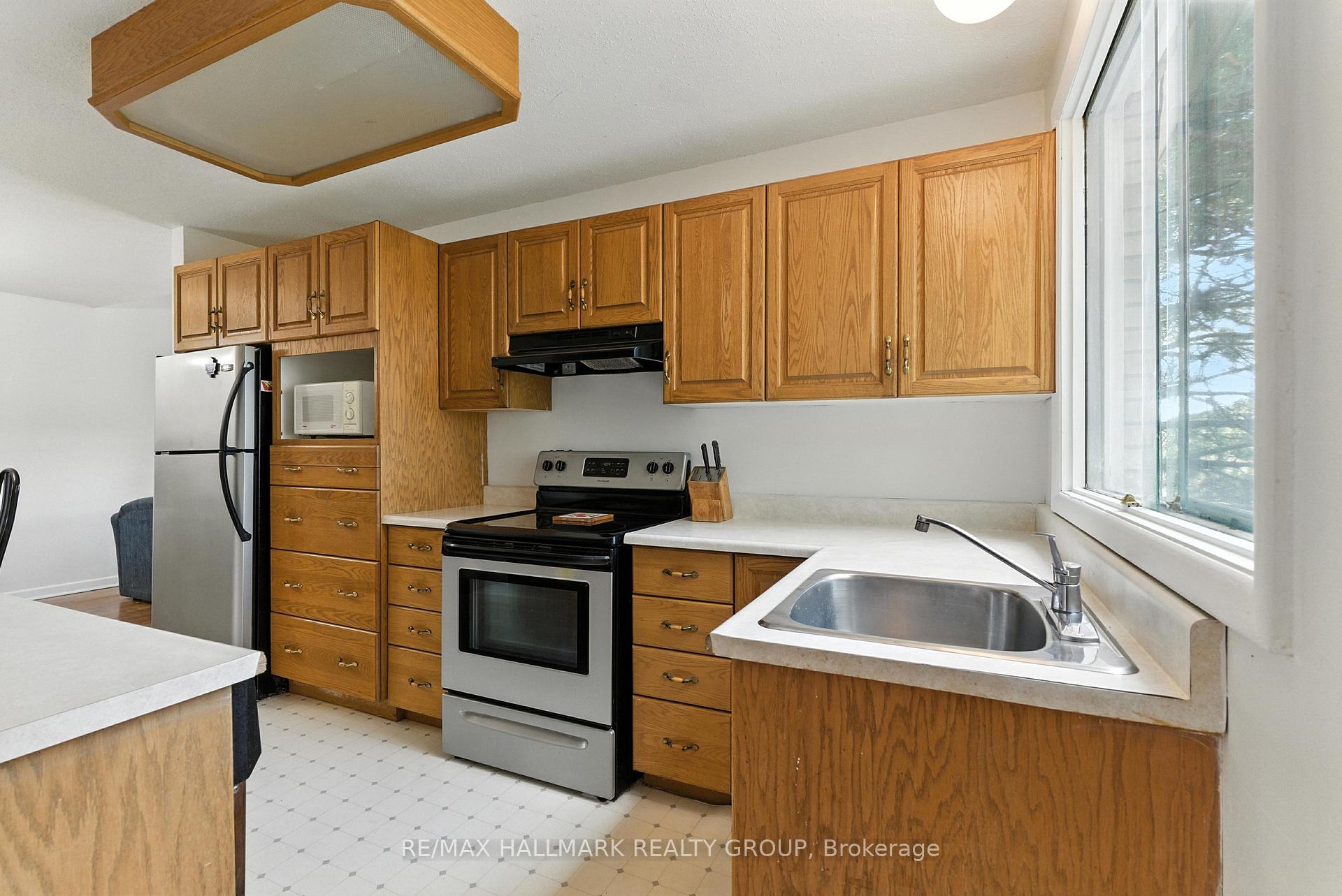 Photo 16 of 1127 Maitland Avenue, Ottawa, Copeland Park — HOMEH