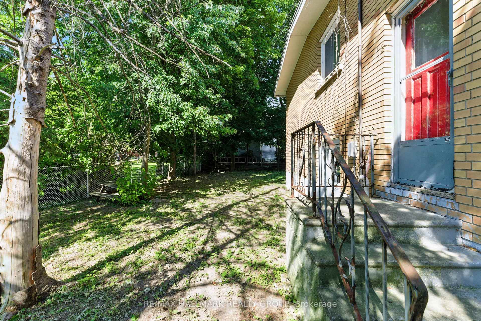 Photo 34 of 1127 Maitland Avenue, Ottawa, Copeland Park — HOMEH