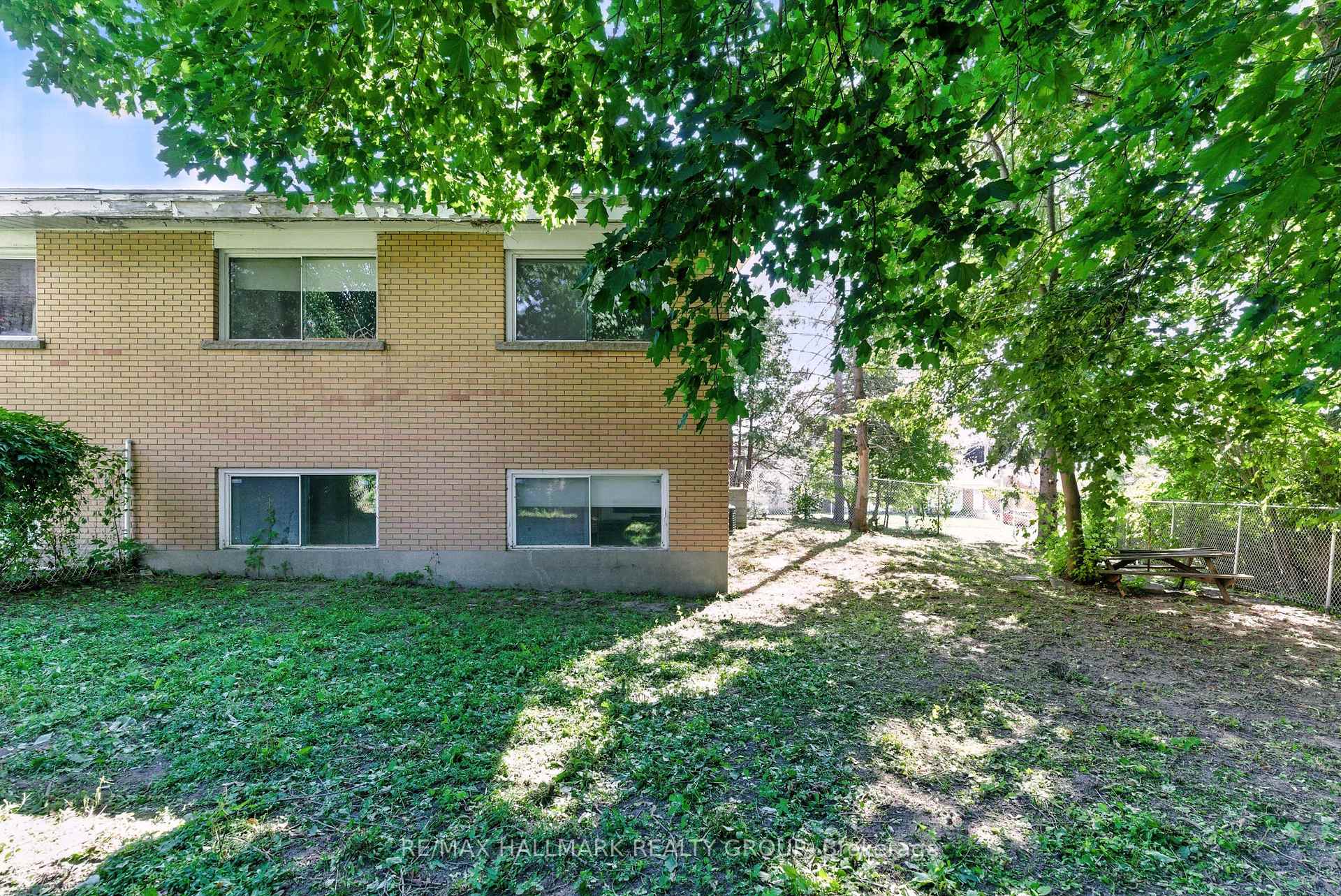 Photo 37 of 1127 Maitland Avenue, Ottawa, Copeland Park — HOMEH