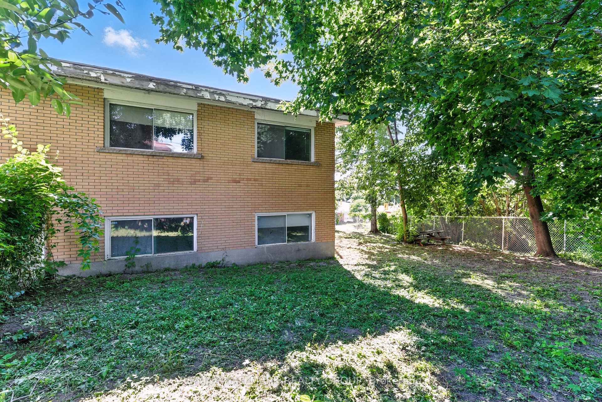 Photo 38 of 1127 Maitland Avenue, Ottawa, Copeland Park — HOMEH