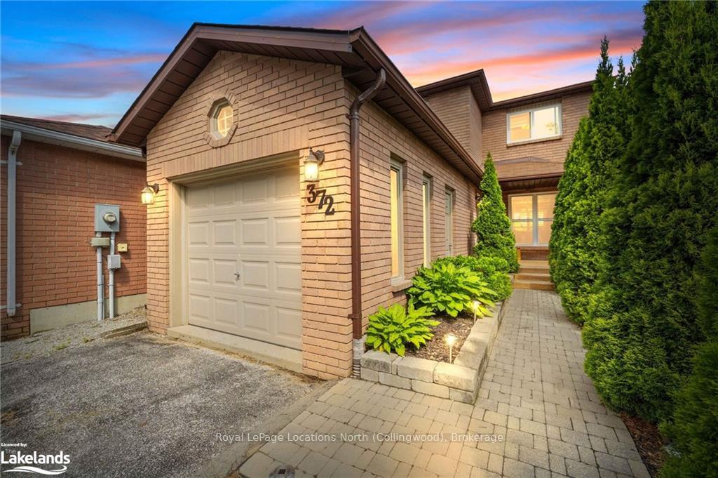 Front of 372 Livingstone Street W