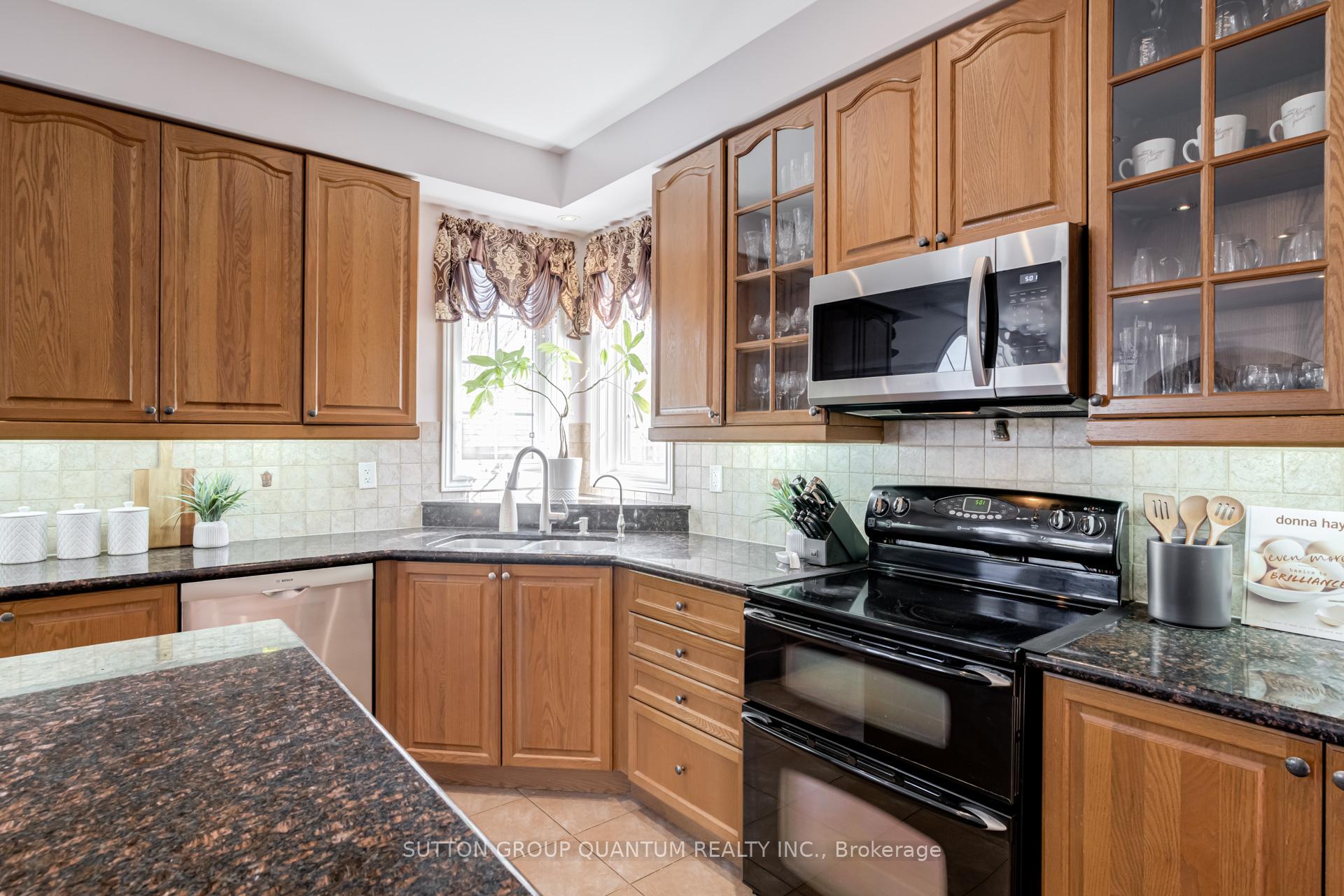Photo 11 of 49 Supino Crescent, Brampton, Vales of Castlemore — HOMEH