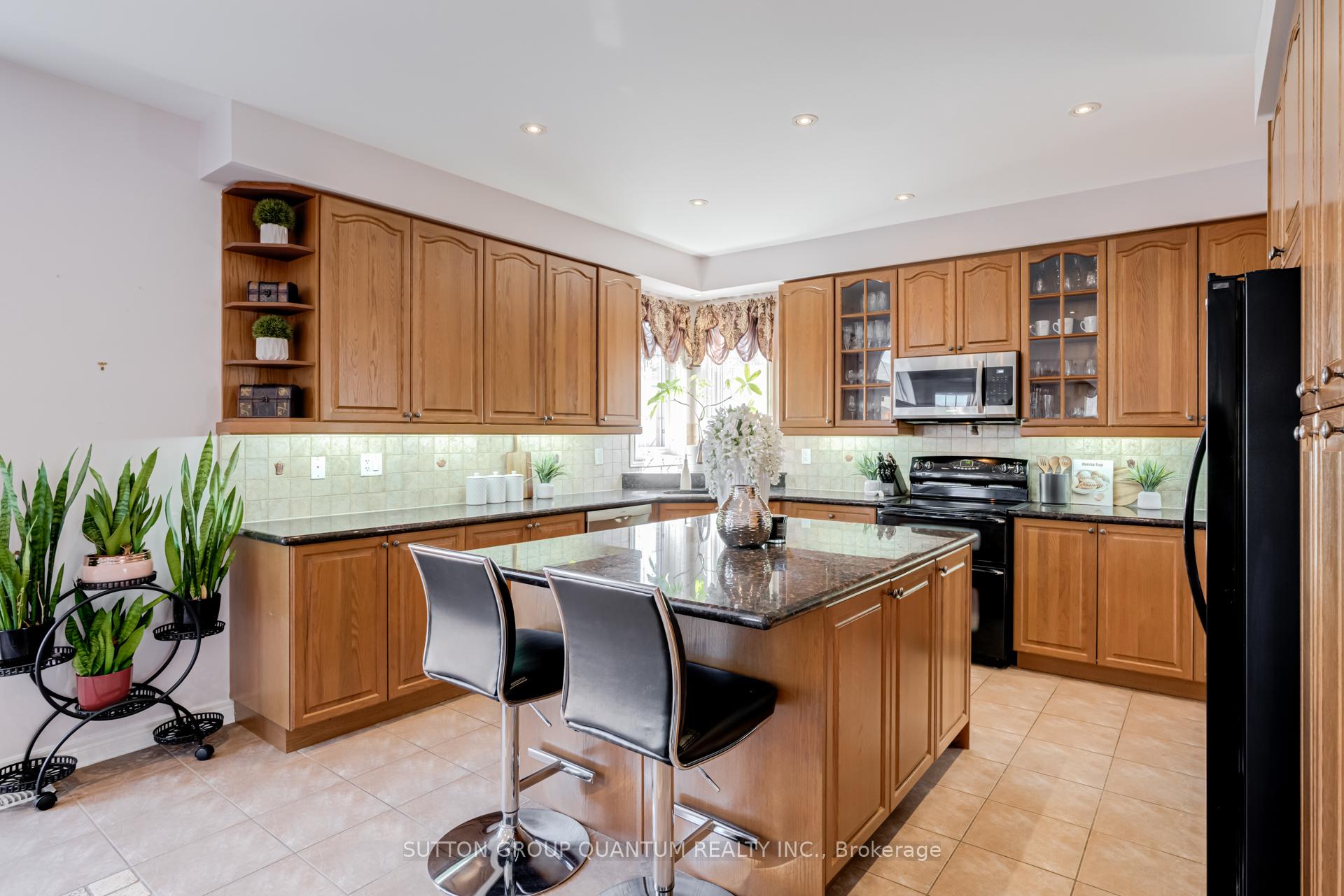 Photo 12 of 49 Supino Crescent, Brampton, Vales of Castlemore — HOMEH
