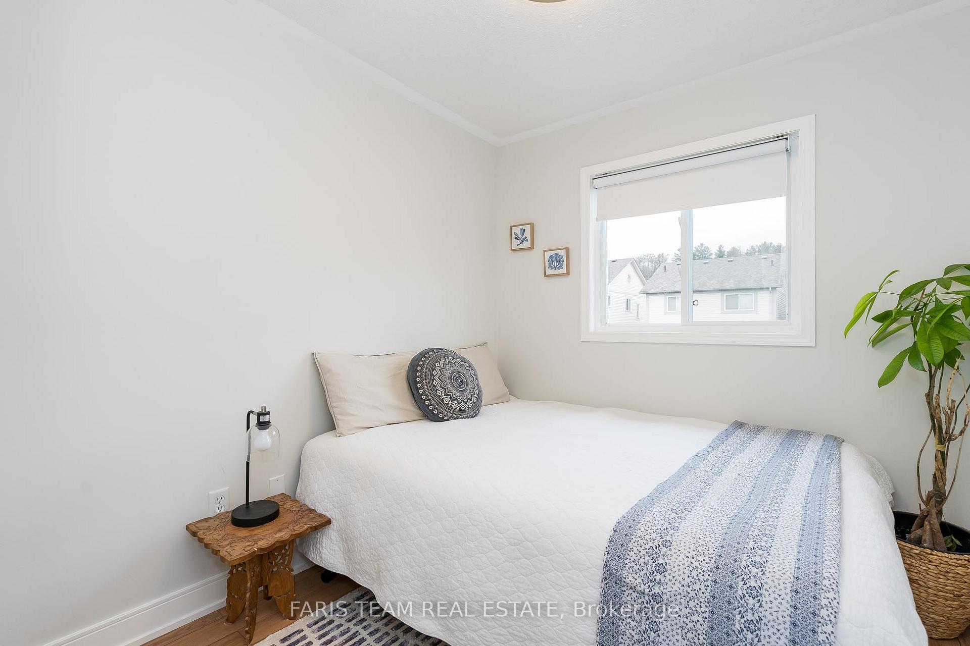 Photo 12 of 28 Villers Street, Barrie, Edgehill Drive — HOMEH