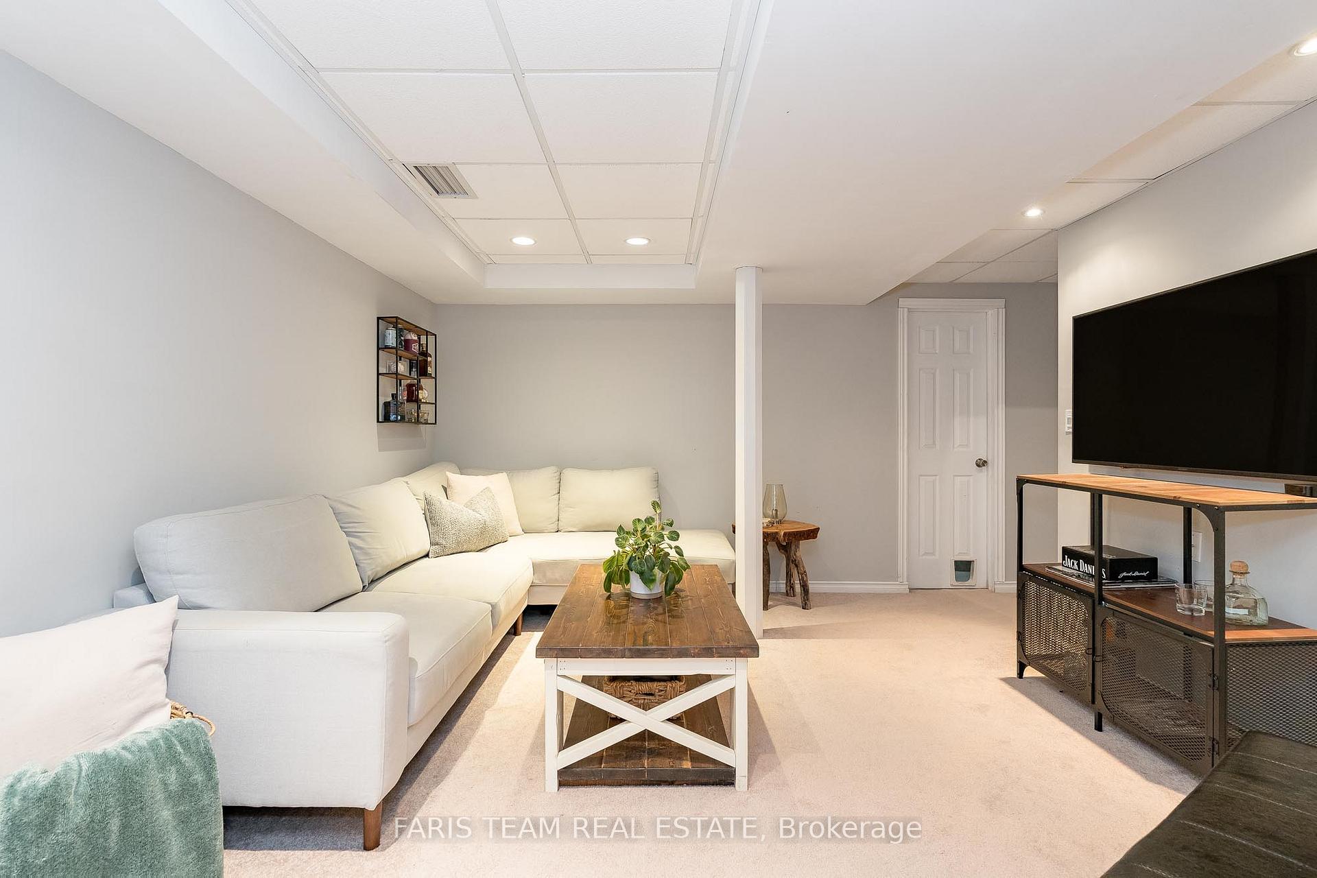 Photo 16 of 28 Villers Street, Barrie, Edgehill Drive — HOMEH