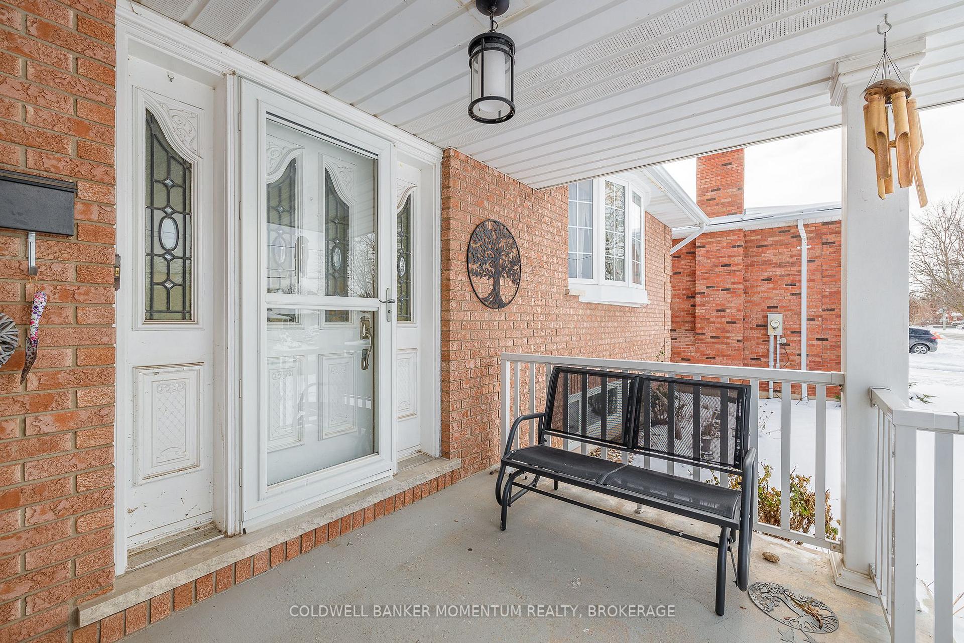 Photo 3 of 362 Grantham Avenue, St. Catharines, Carlton/Bunting — HOMEH