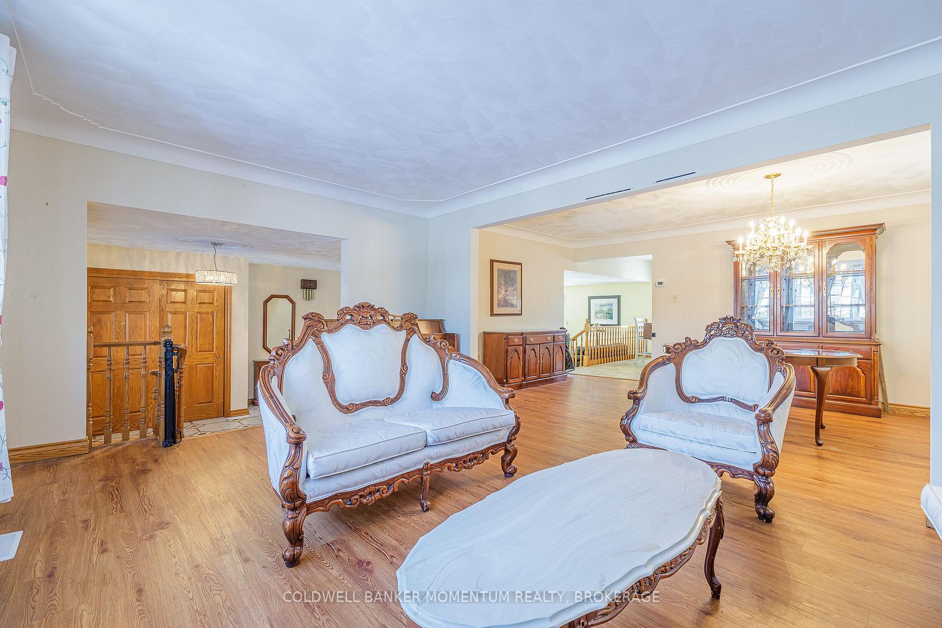 Photo 7 of 362 Grantham Avenue, St. Catharines, Carlton/Bunting — HOMEH
