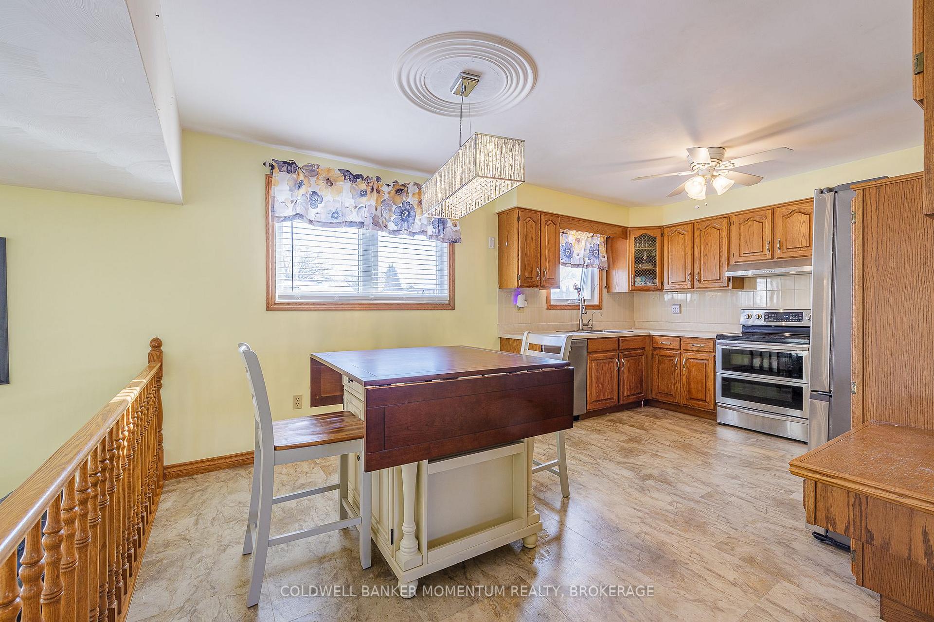Photo 9 of 362 Grantham Avenue, St. Catharines, Carlton/Bunting — HOMEH