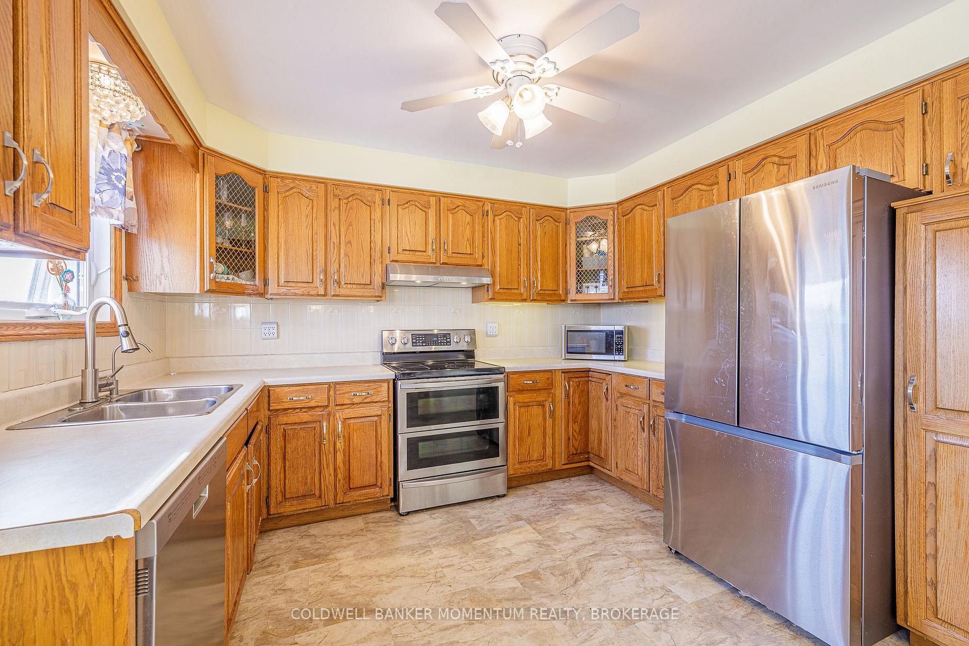 Photo 10 of 362 Grantham Avenue, St. Catharines, Carlton/Bunting — HOMEH