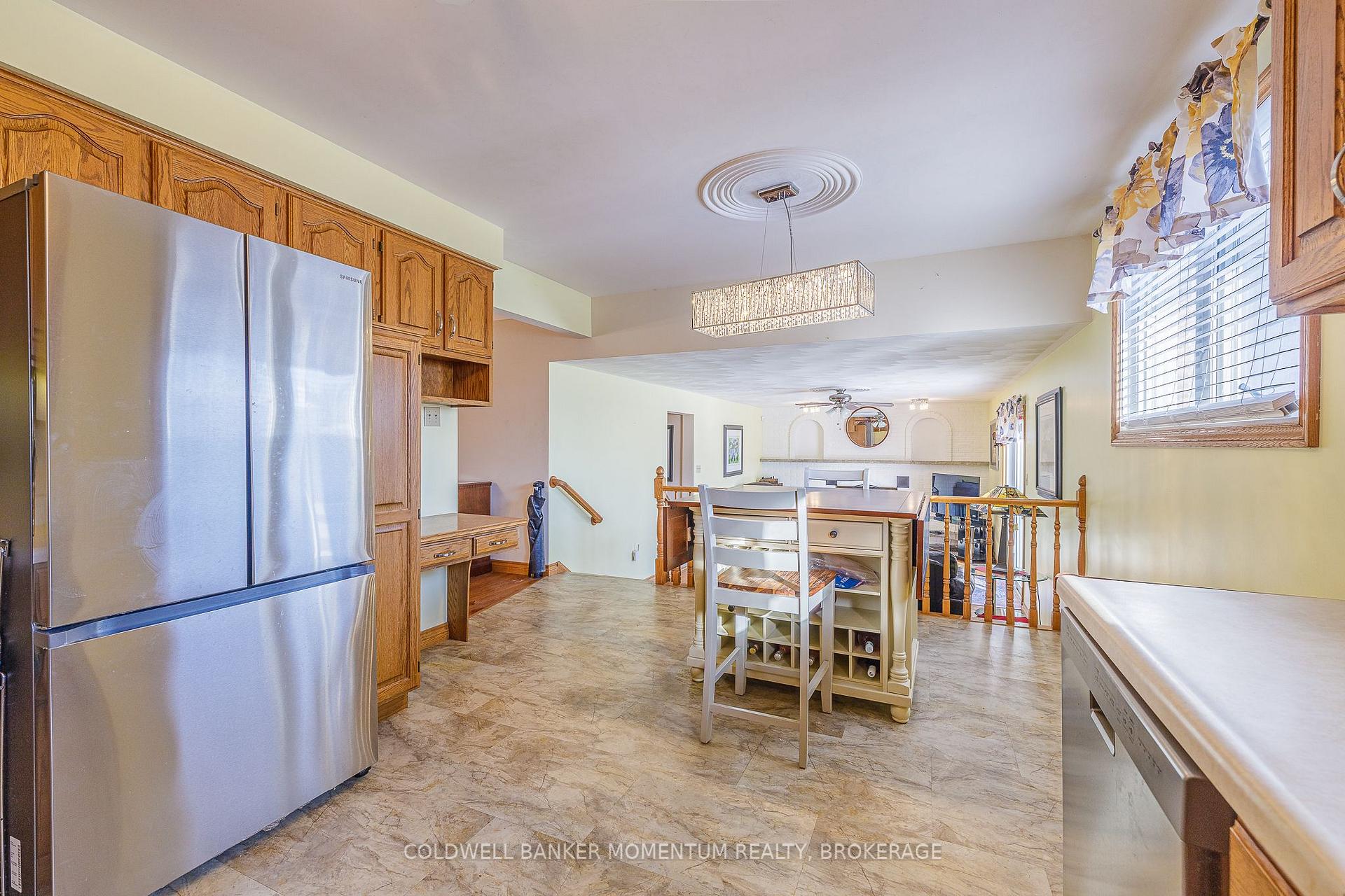 Photo 11 of 362 Grantham Avenue, St. Catharines, Carlton/Bunting — HOMEH