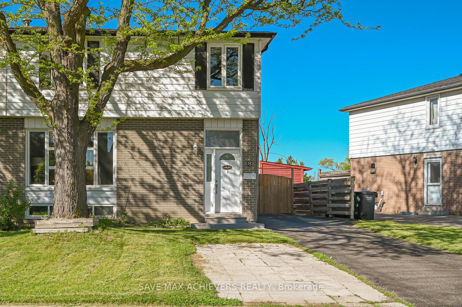 Front of 8 Earnscliffe Gate