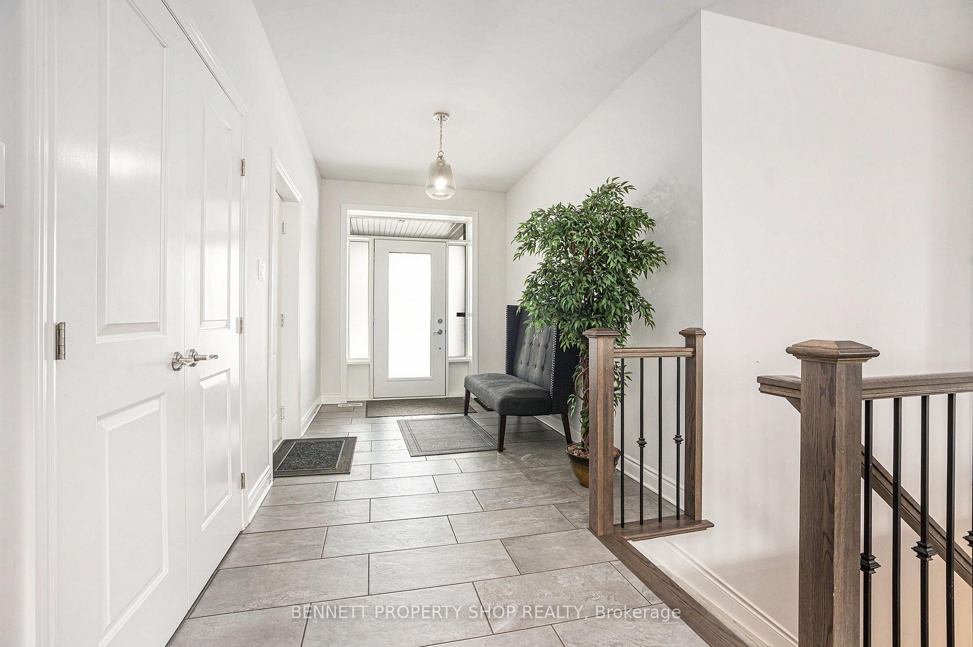 Photo 3 of 141 Talos Circle, Ottawa, Richmond — HOMEH