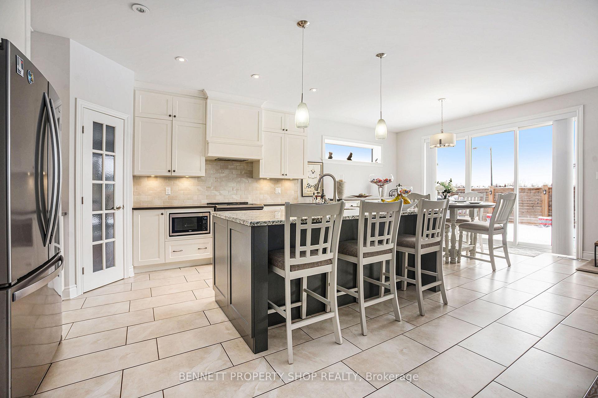 Photo 7 of 141 Talos Circle, Ottawa, Richmond — HOMEH