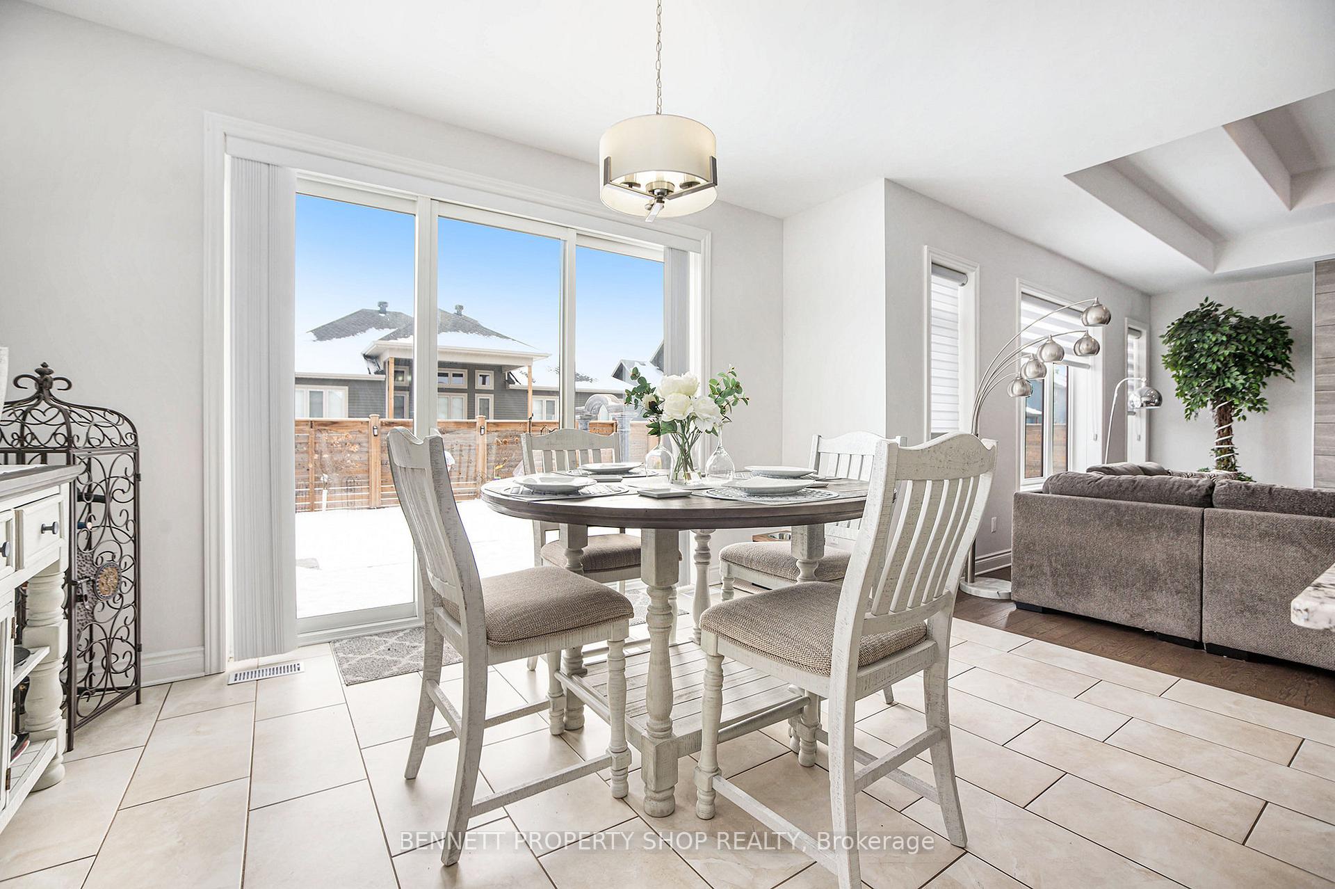 Photo 9 of 141 Talos Circle, Ottawa, Richmond — HOMEH