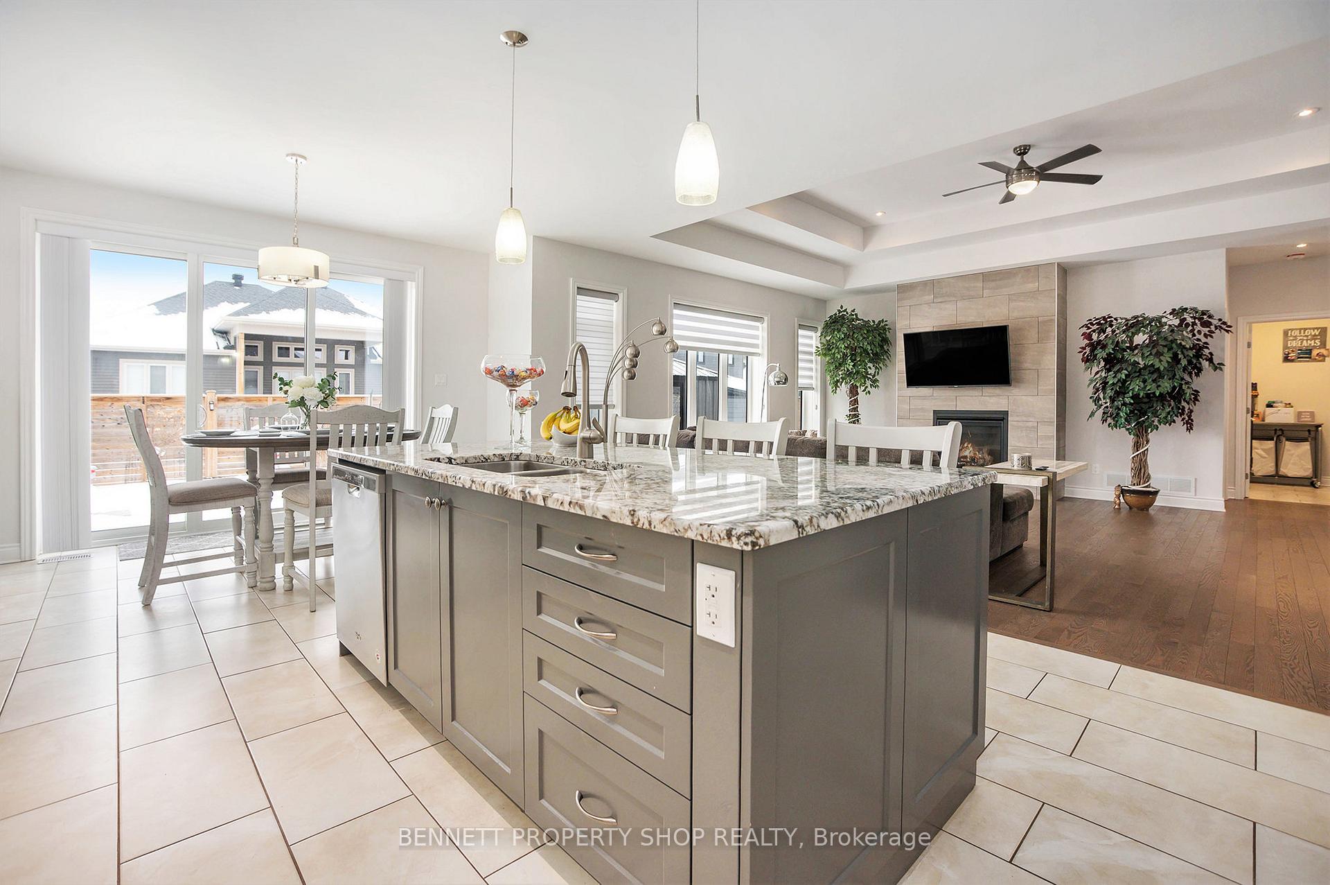 Photo 11 of 141 Talos Circle, Ottawa, Richmond — HOMEH