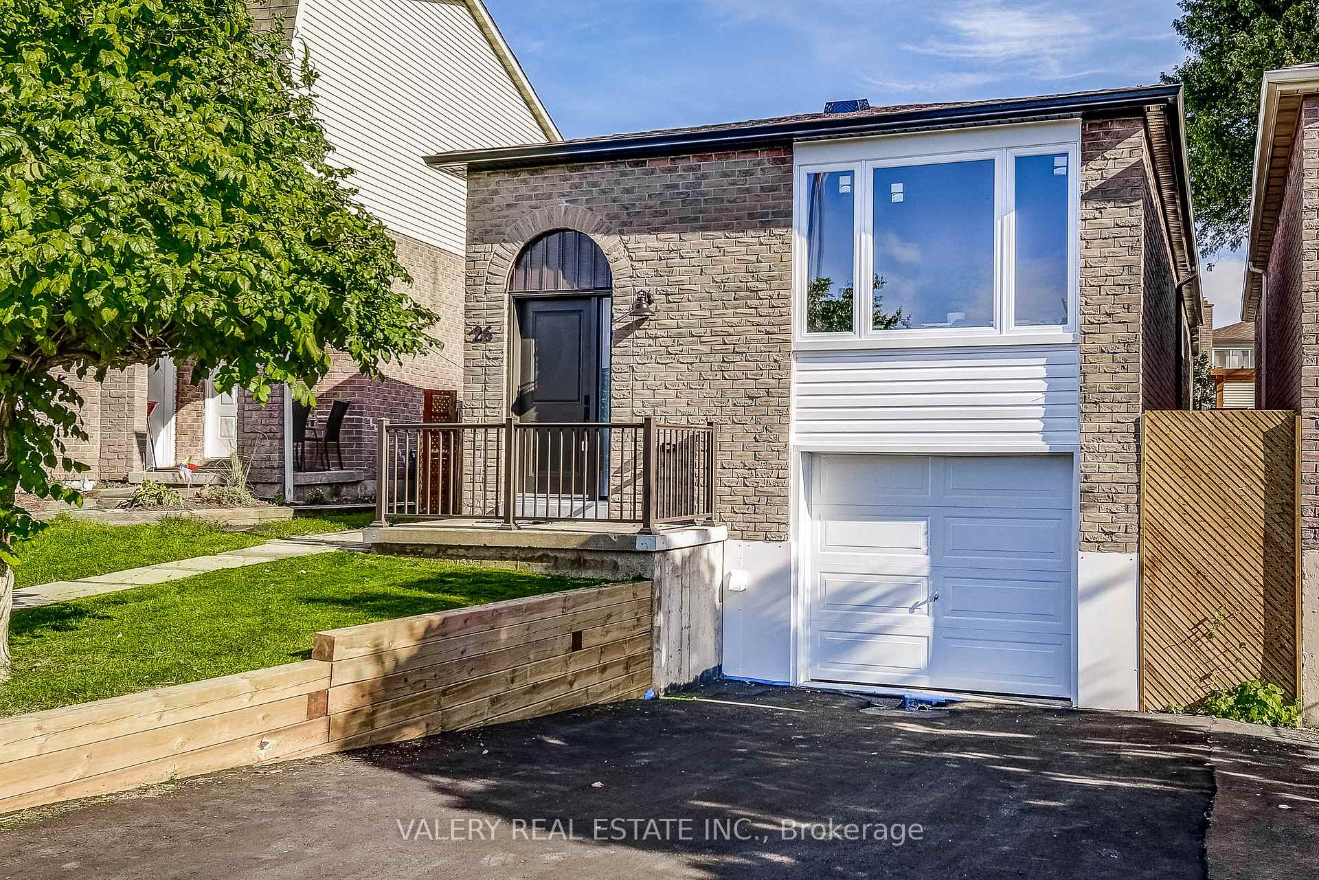 Photo 1 of 26 Garden Crescent, Hamilton, Burkholme — HOMEH