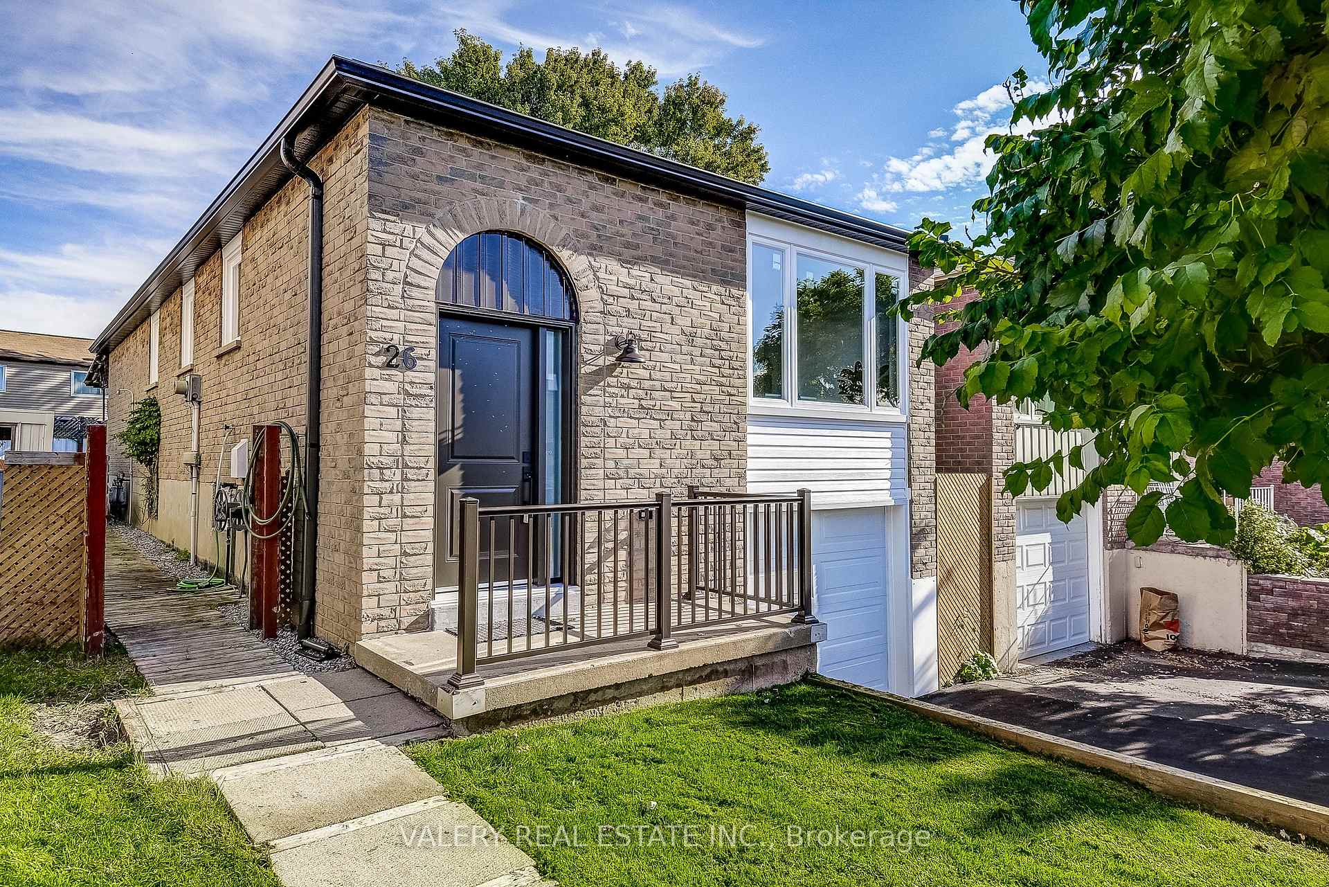 Photo 2 of 26 Garden Crescent, Hamilton, Burkholme — HOMEH