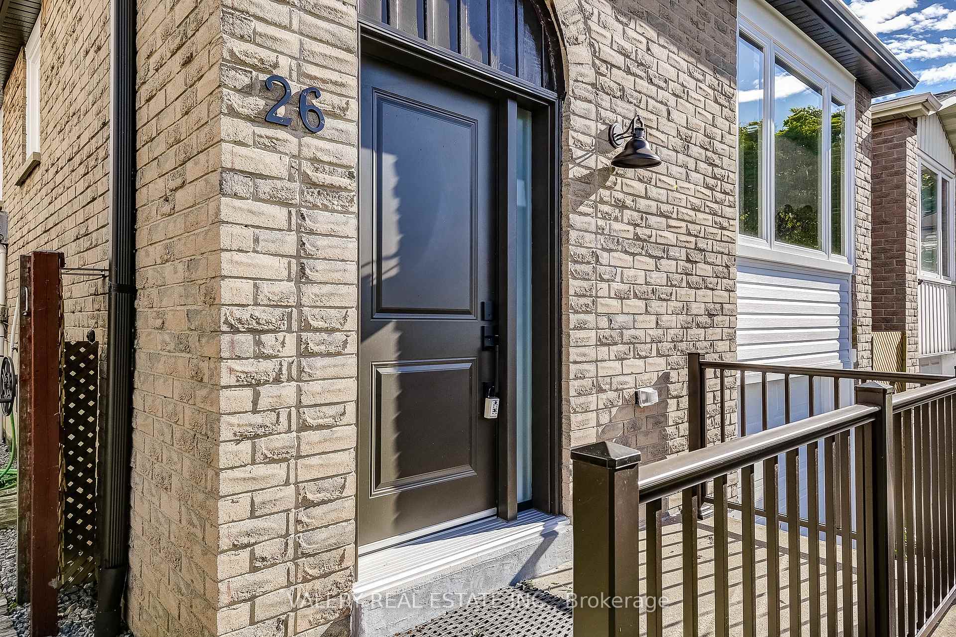 Photo 4 of 26 Garden Crescent, Hamilton, Burkholme — HOMEH